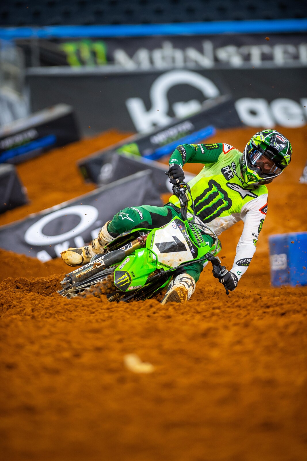 Look at that tacky dirt.