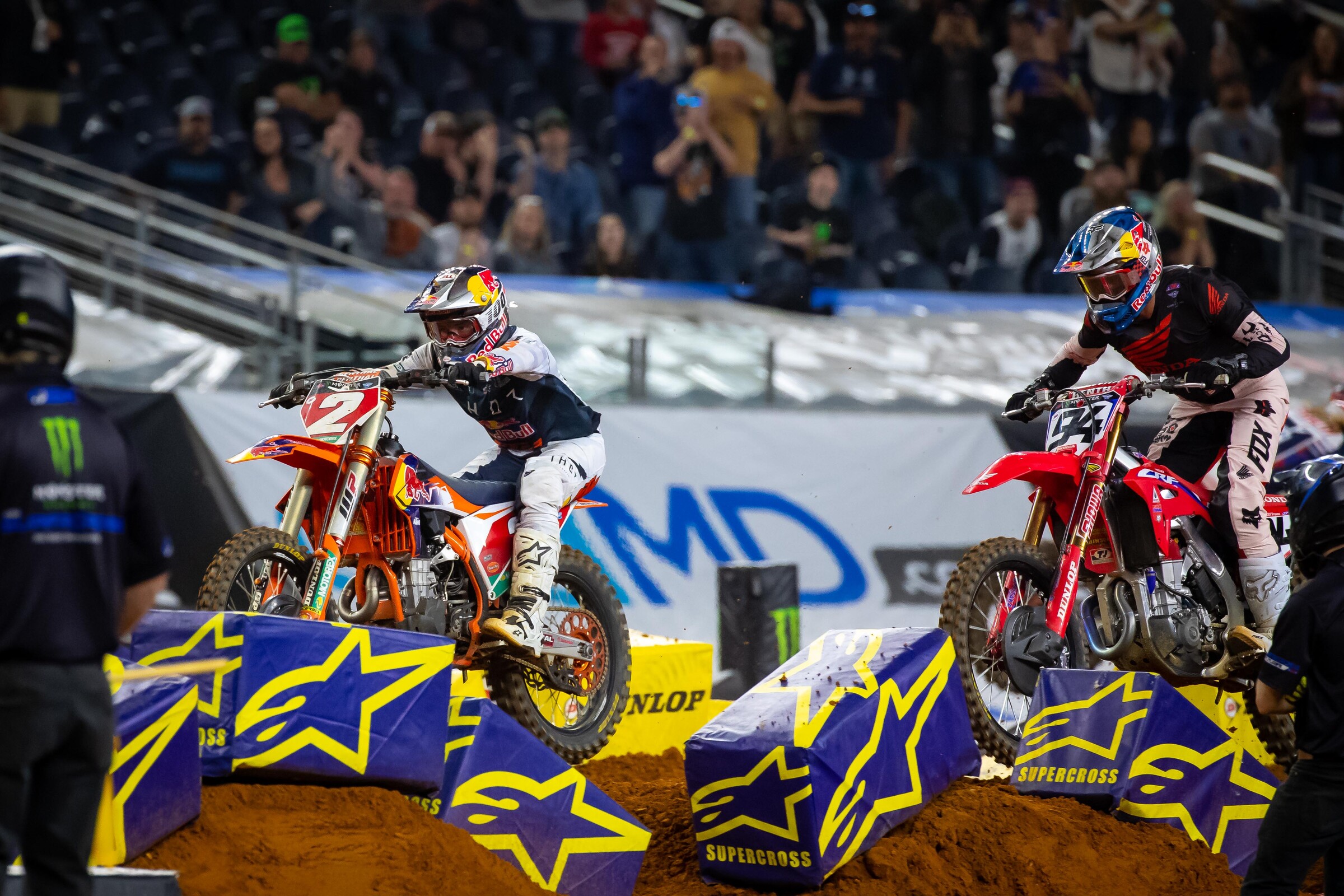 Webb making a pass on Roczen in the whoops stick on the 20th lap of the main event.