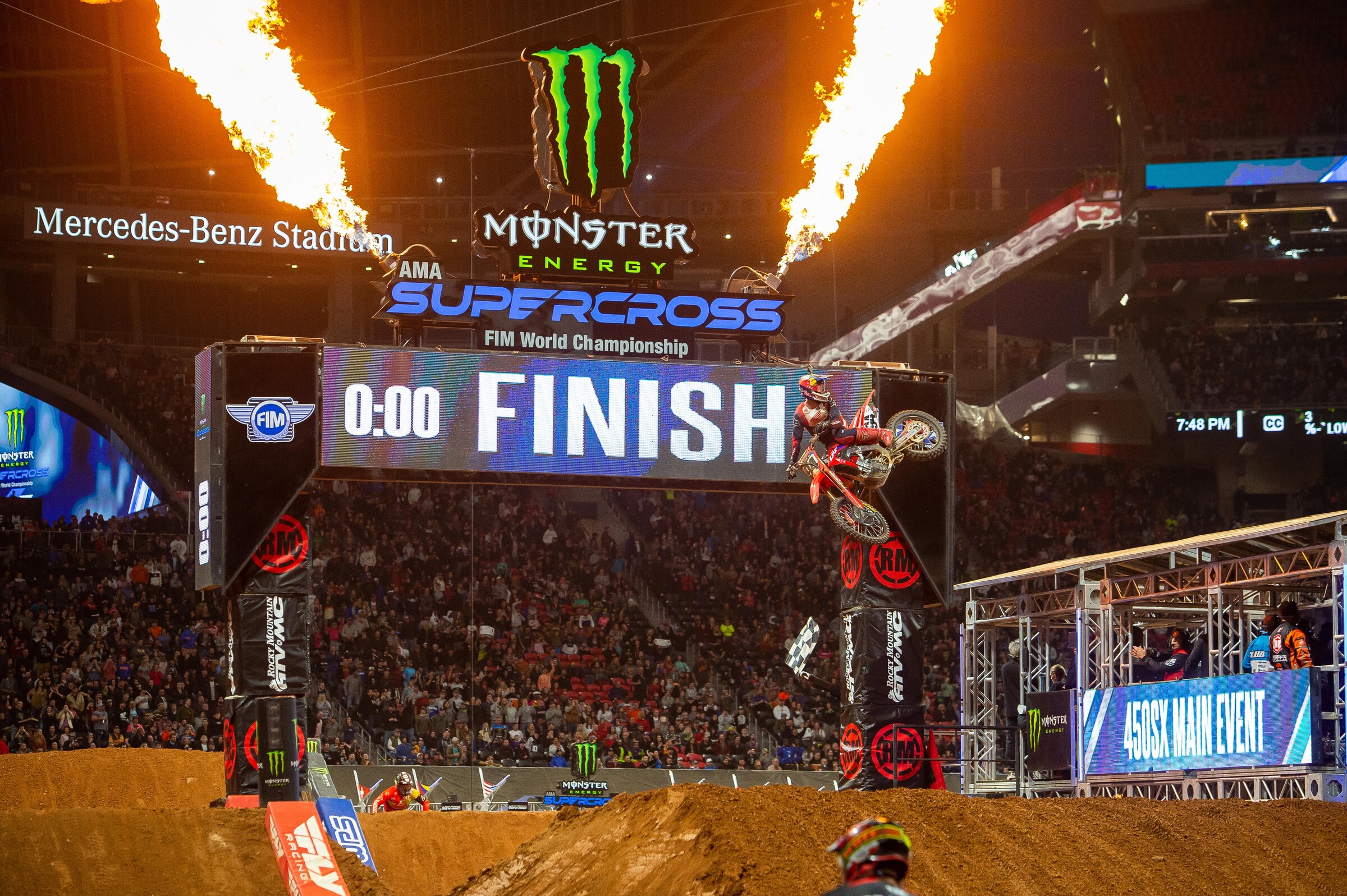 Ken Roczen winning the 2020 Atlanta Supercross.