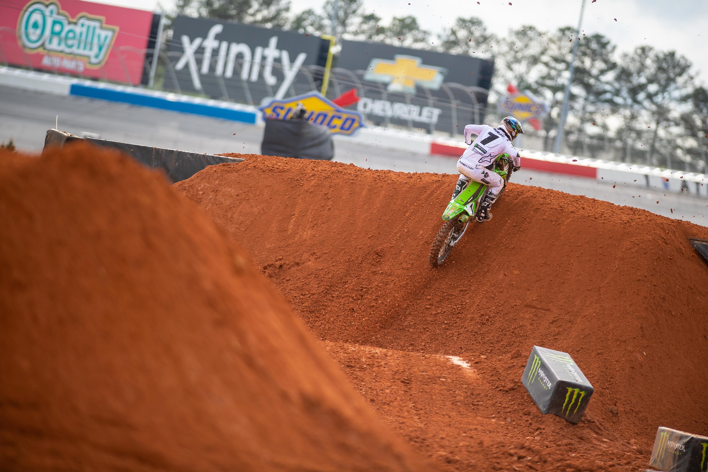 ELI TOMAC PARA ESTENDER SUA CARREIRA DE CORRIDA - Dirt Bike Magazine