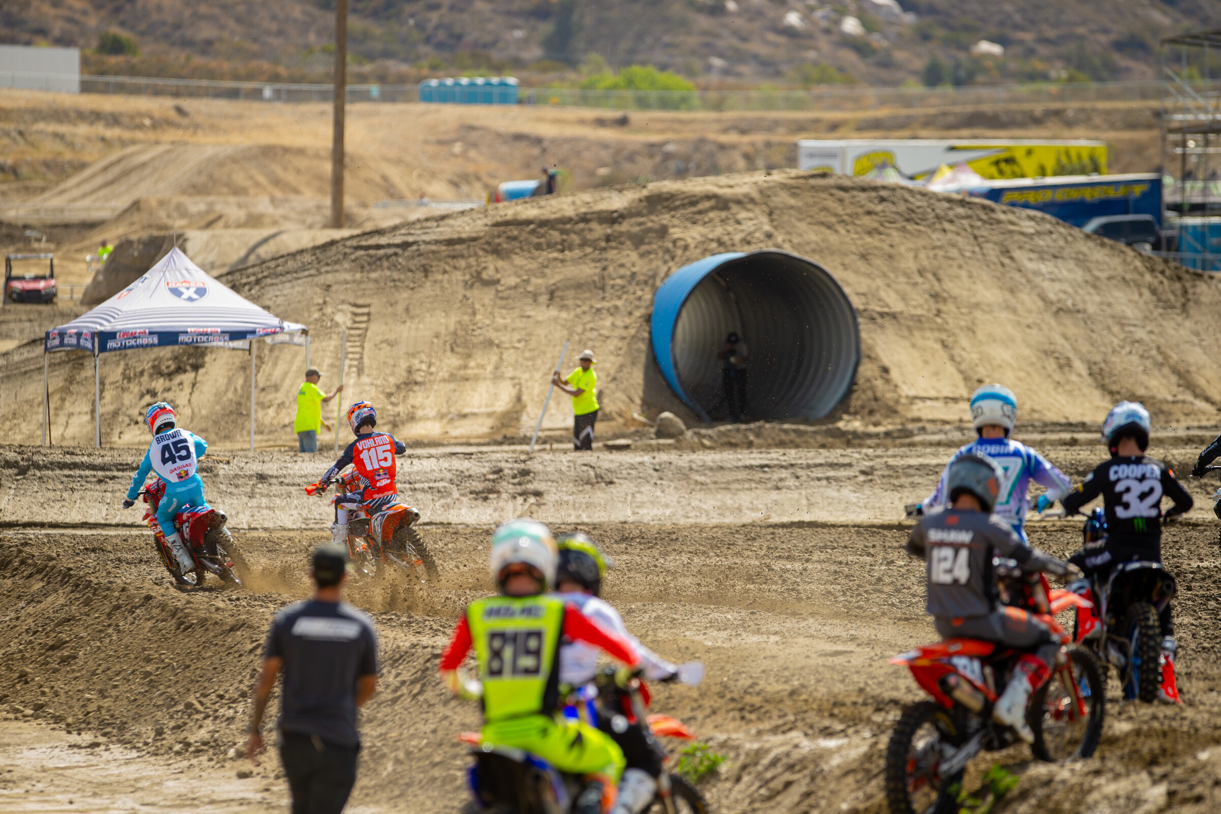 FOX_RACEWAY_PRESS_CE8U5551