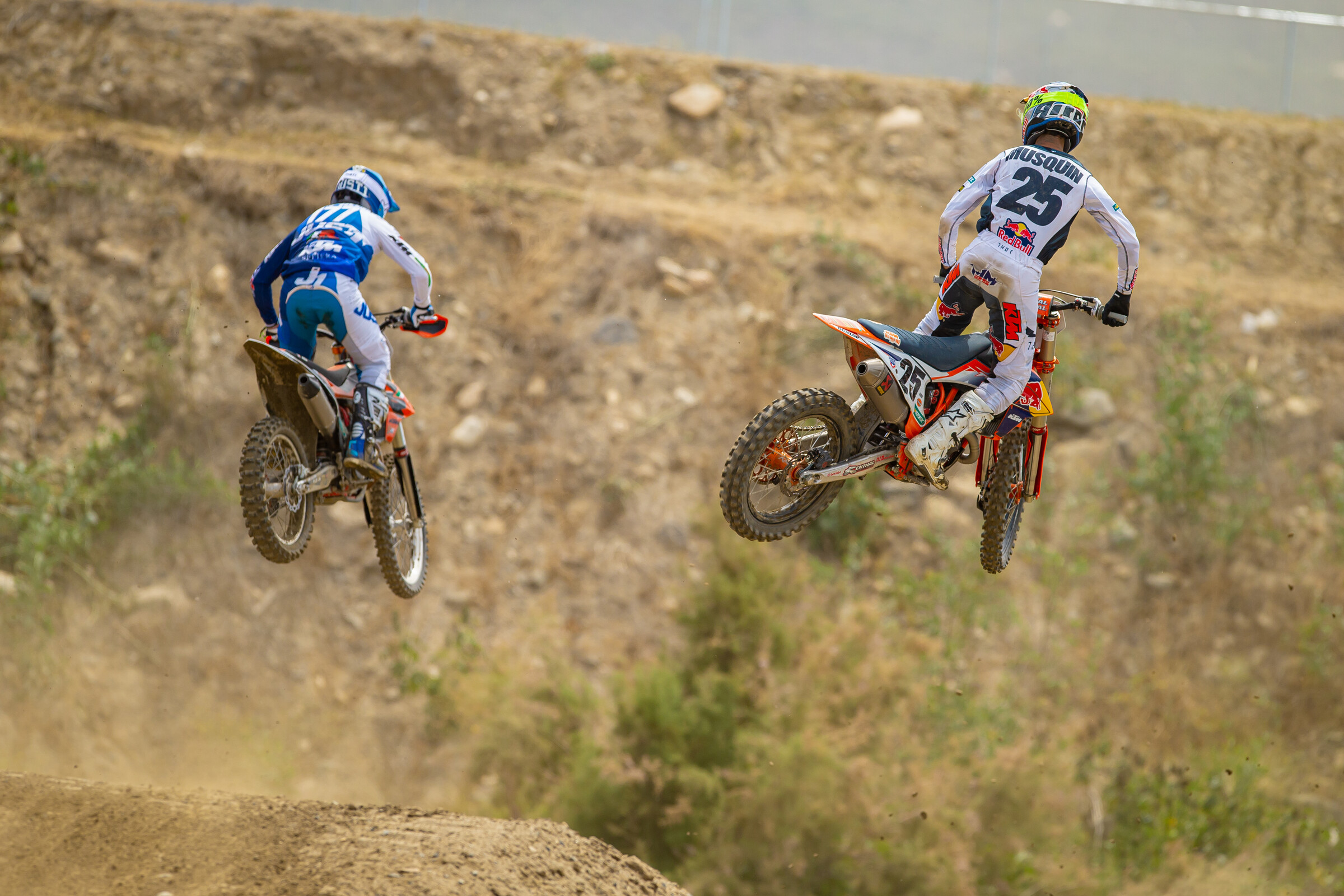 FOX_RACEWAY_PRESS_CE8U8142