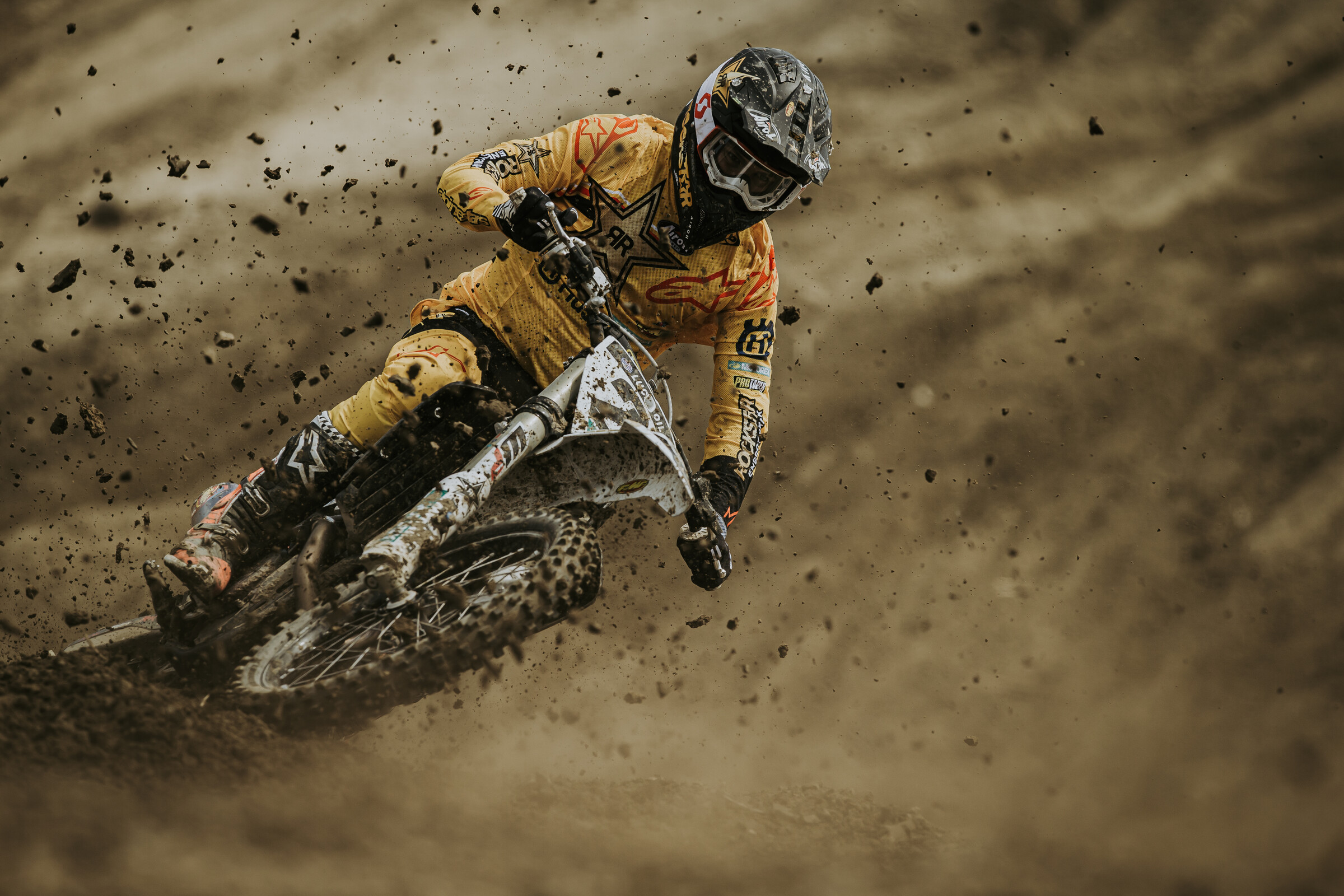 FOX_RACEWAY_PRESS_CE8U8045