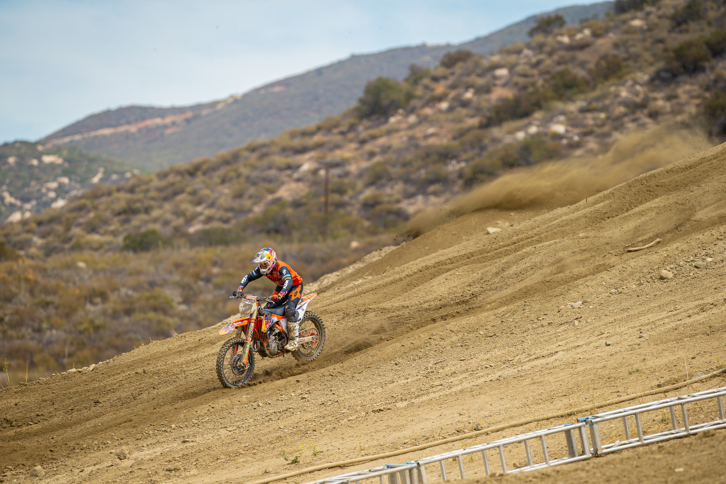 FOX_RACEWAY_PRESS_CE8U8091