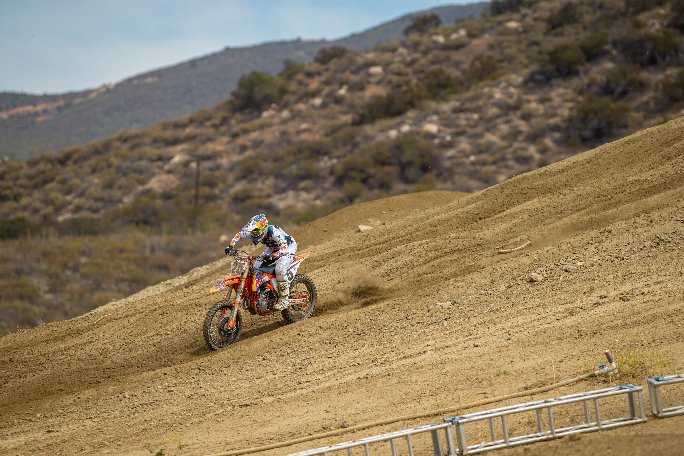 FOX_RACEWAY_PRESS_CE8U8098