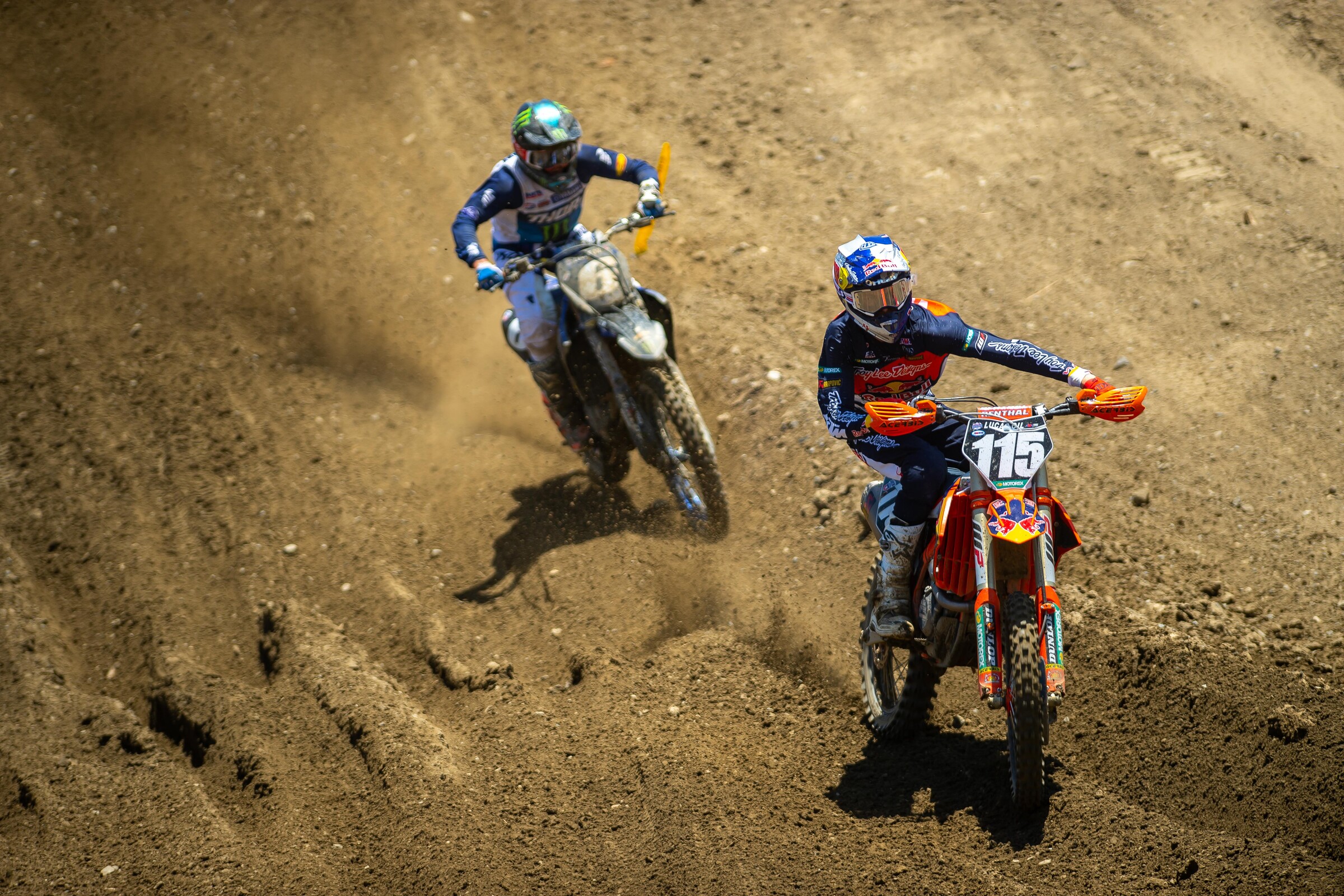 Max Vohland leading Jeremy Martin in the first 250 Class moto at the season opener.