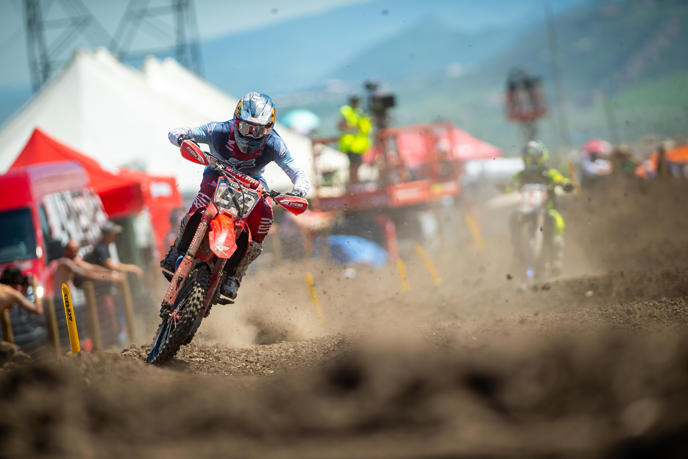 Roczen leading Dylan Ferrandis.