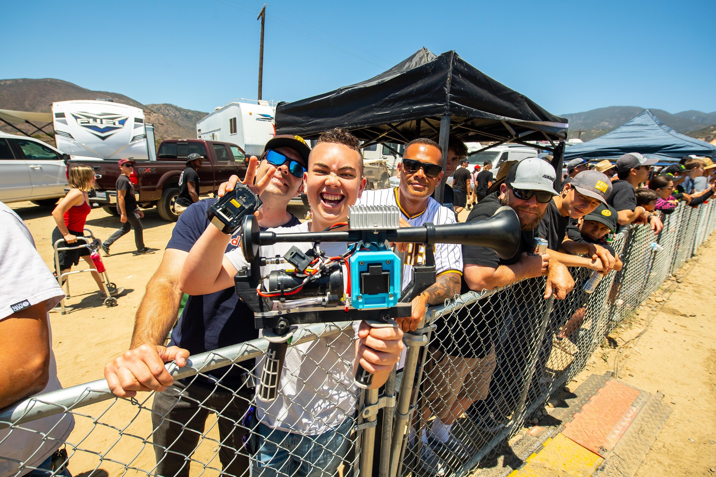 That’s one nifty, super-deluxe air horn!