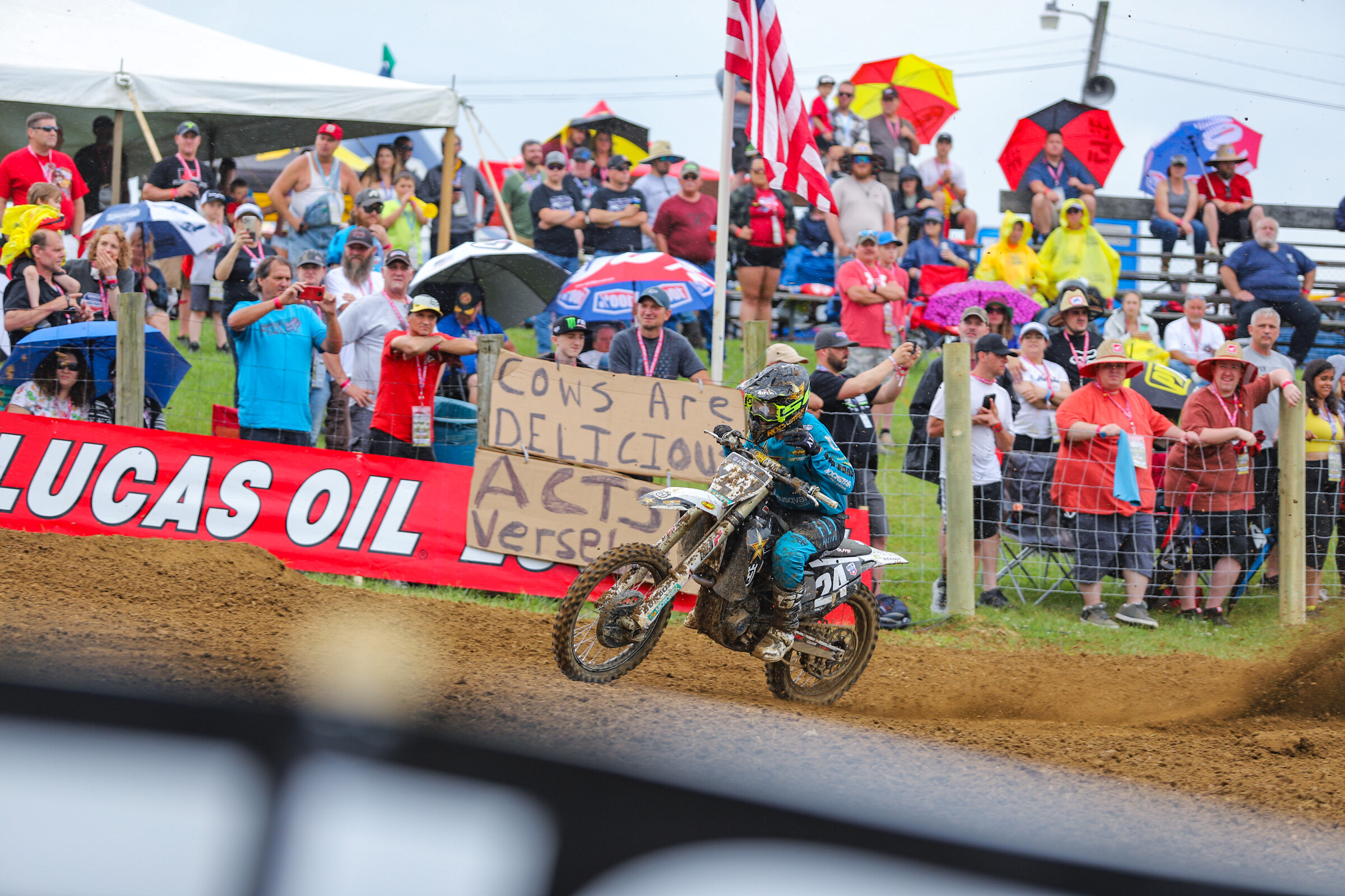 RJ Hampshire was gone in 250 moto 1. Until his chain was gone. Also: Cows are delicious!?