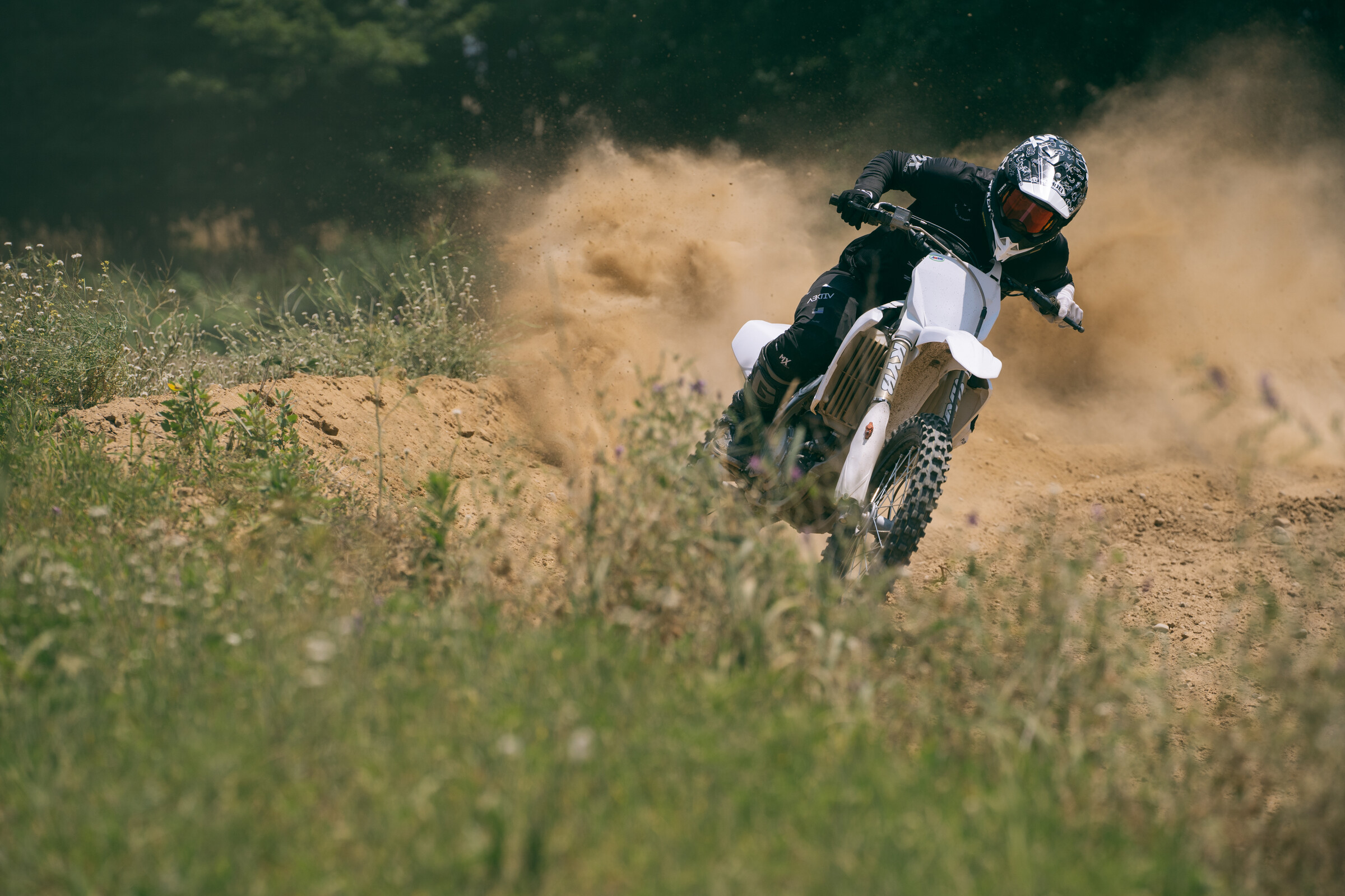 Tomasunas rocks both the all white and all black setups with the help of Aektiv Co.