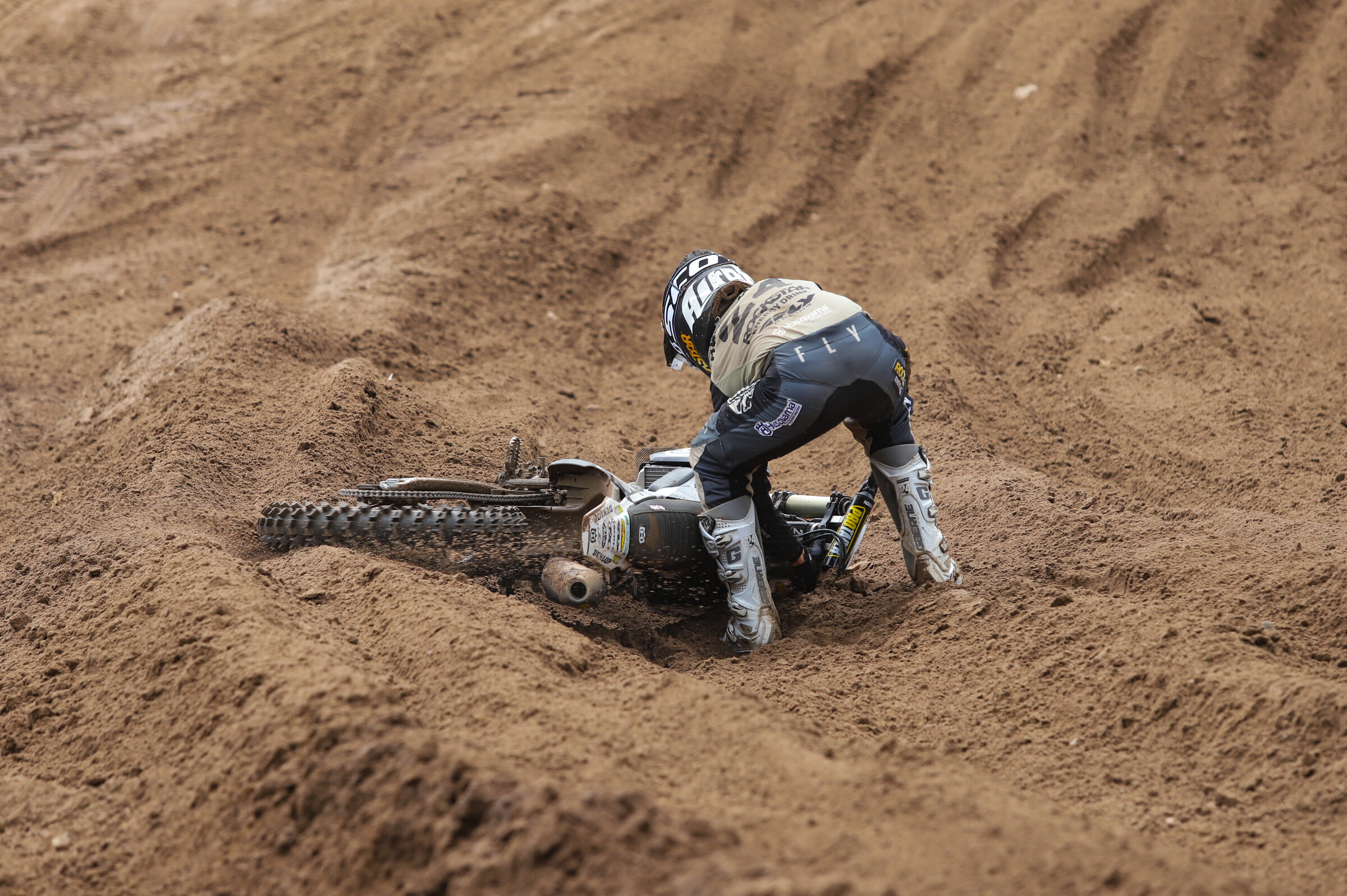 Hampshire picking up his Husqvarna after losing the lead.