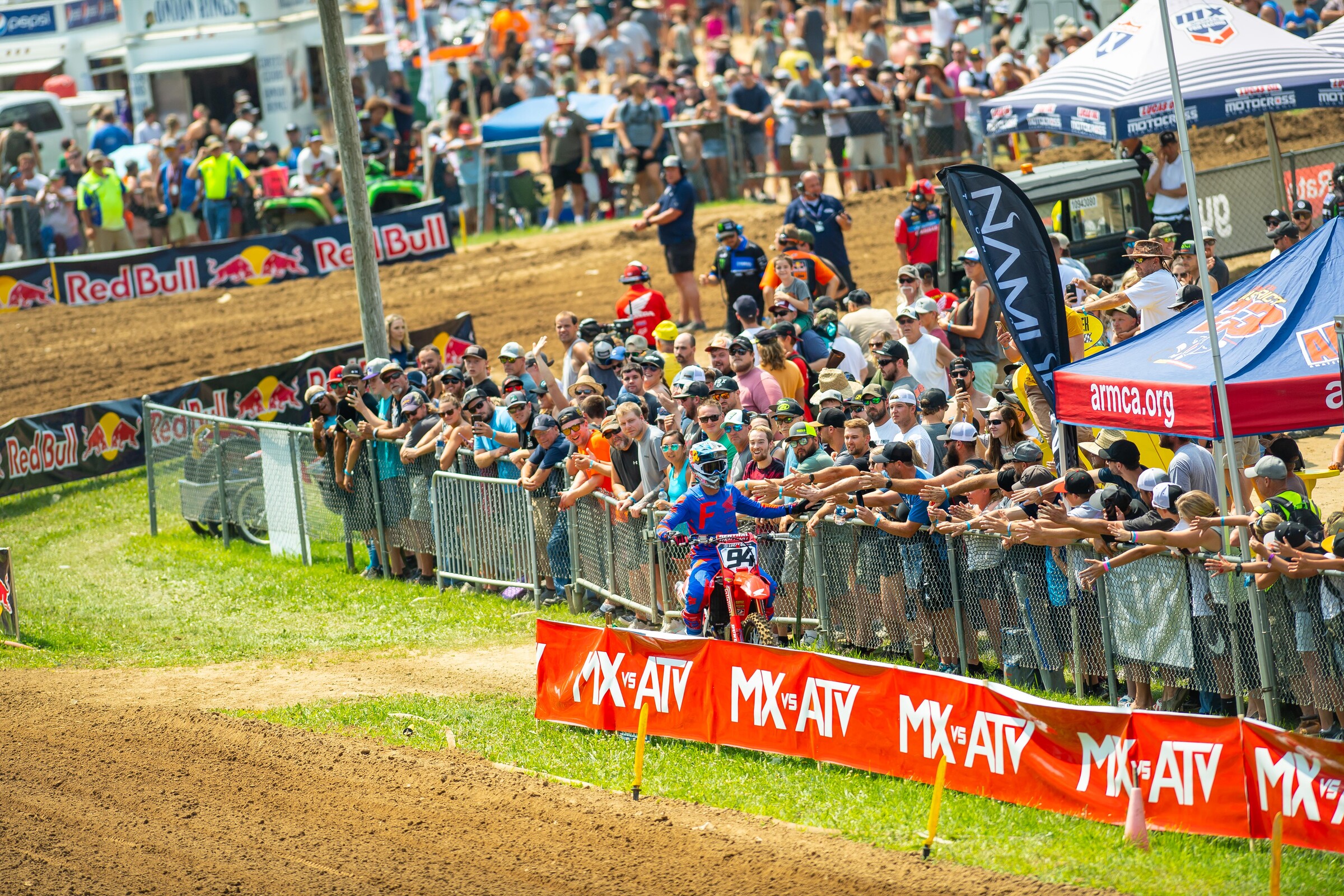 Roczen greeting the fans at Spring Creek.
