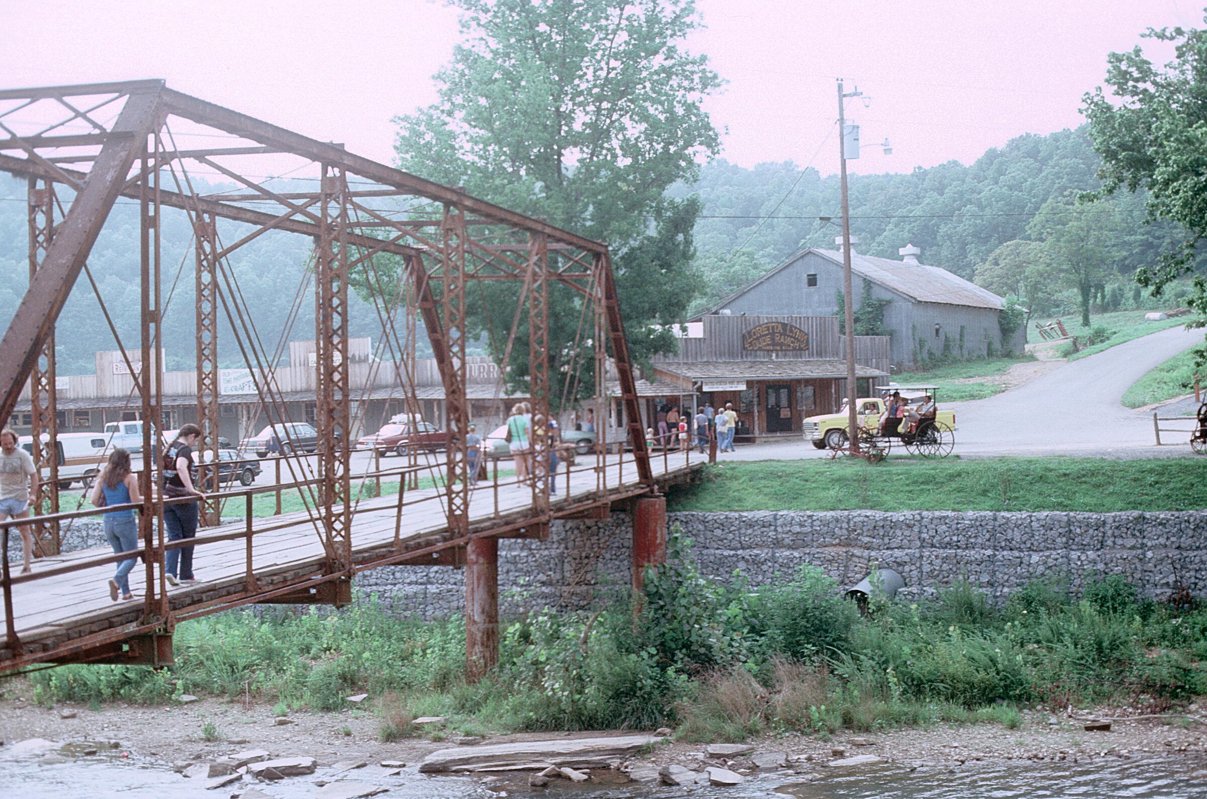 Loretta_Lynns_1982_Sheet_2_Scans_Untitled_9