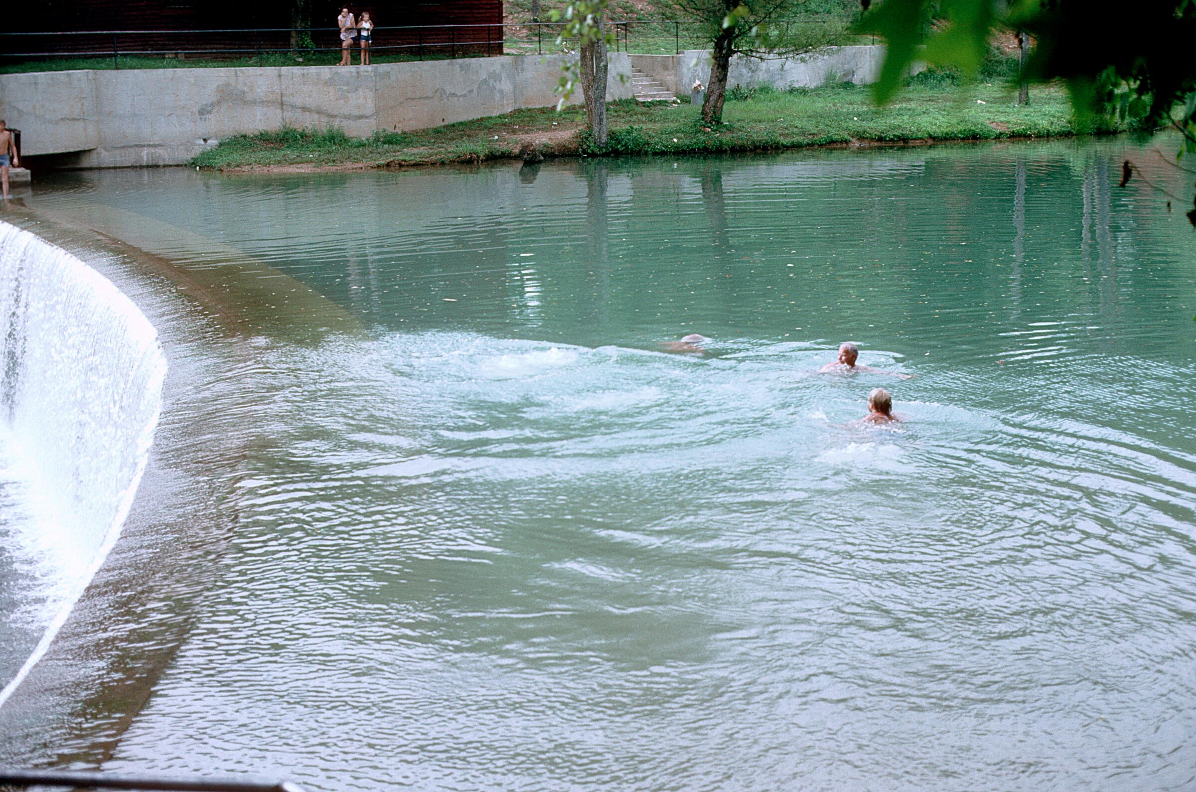 Loretta_Lynns_1982_Sheet_2_Scans_Untitled_12