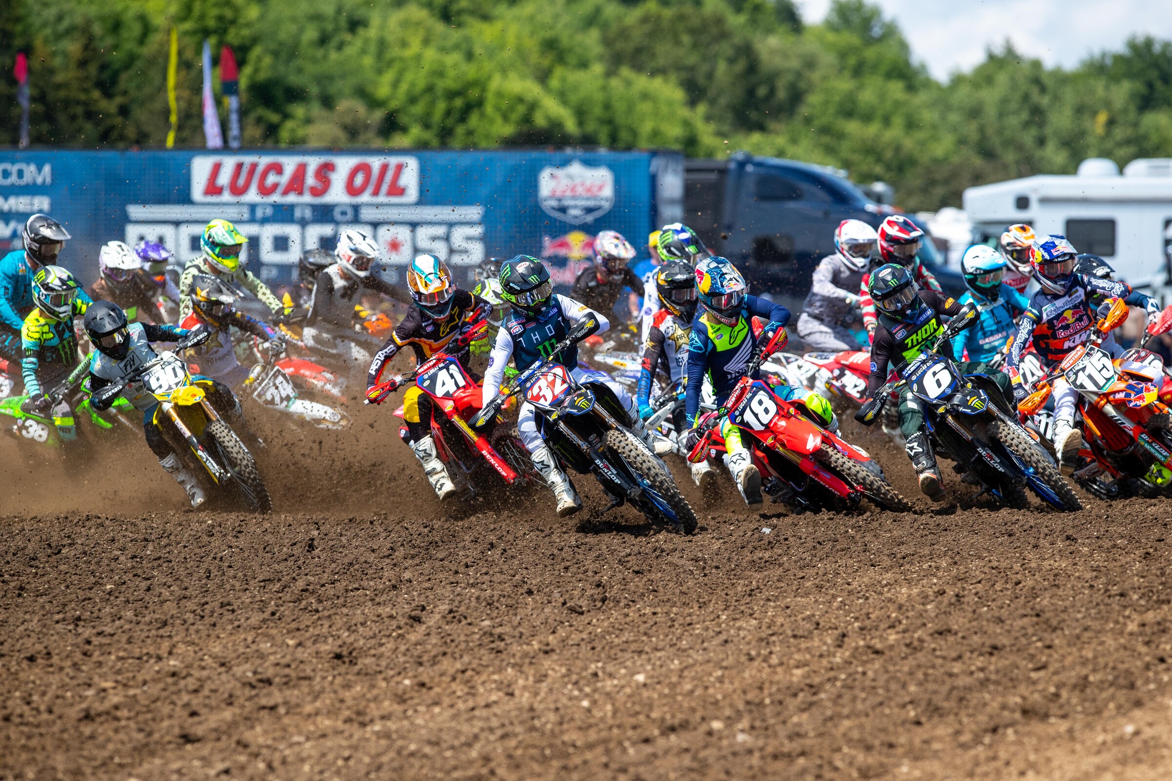 The 250 Class field going into turn one.