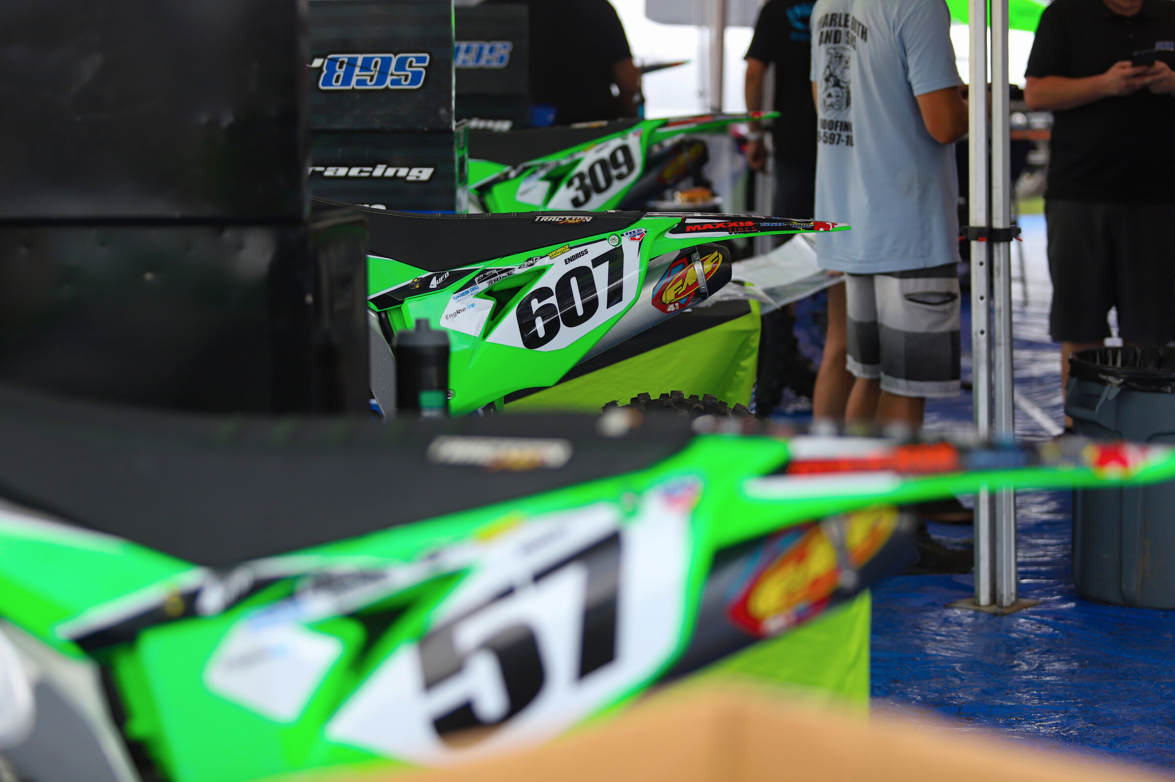 Endriss' Kawasaki KX450 splits the #309 machine of Smith and Rodbell's #57.