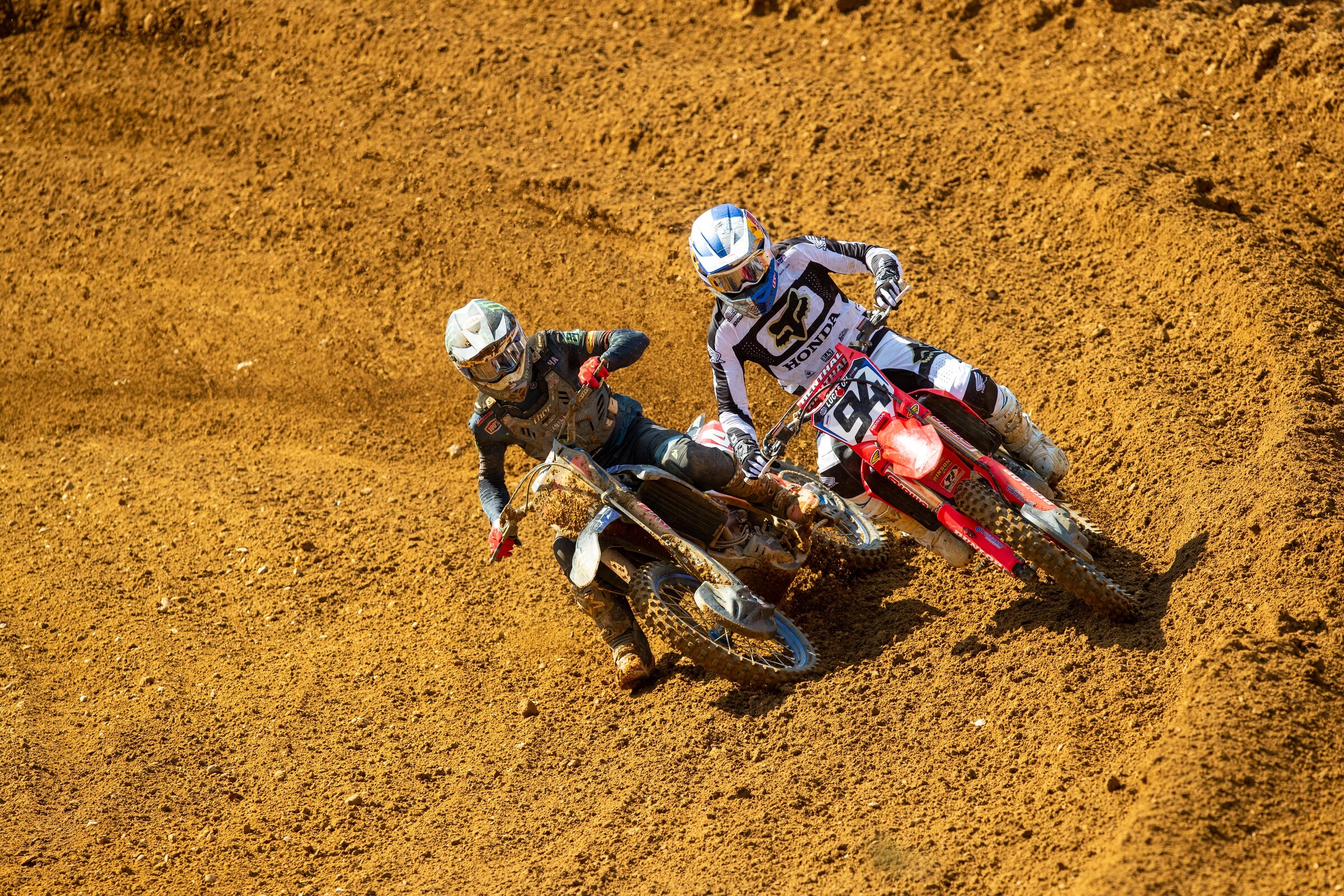 Ferrandis and is close enough to make a few pass attempts.