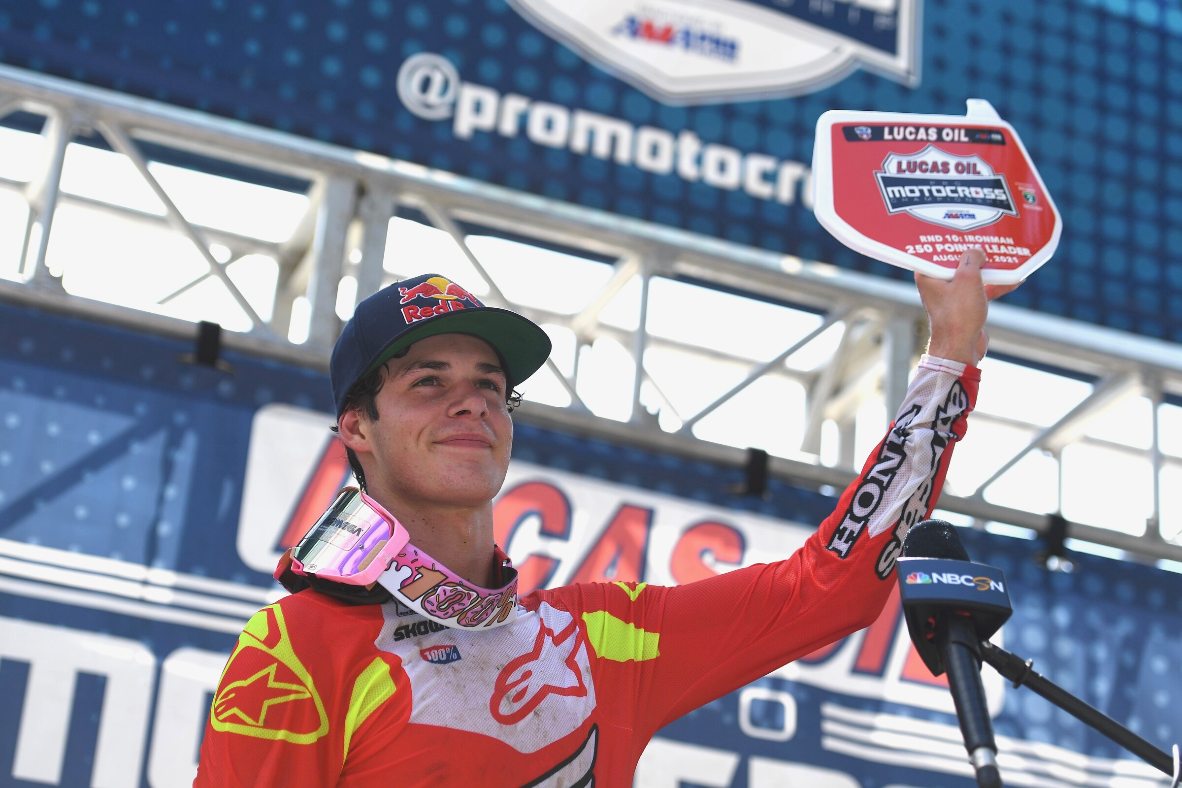 Jett Lawrence goes 1-1 for the first time as a pro to retake the 250 Class points lead.