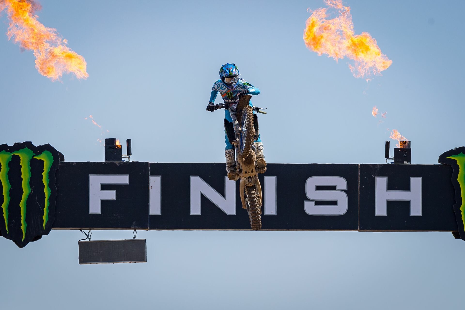 Maxime Renaux lengthened his championship lead in MX2 by splitting motos with countryman Tom Vialle.