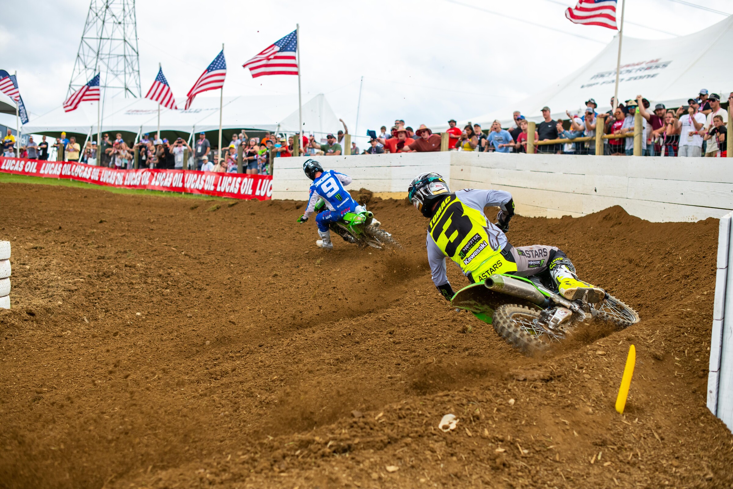 Adam Cianciarulo leads Eli Tomac at the High Point National.