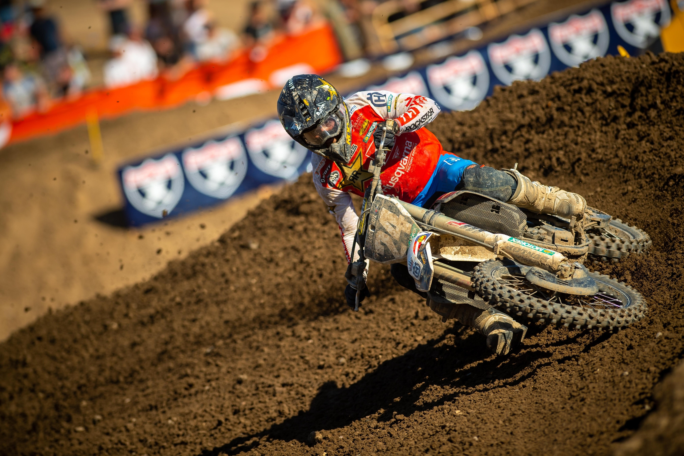 Between the Motos: Hampshire Digs Deep