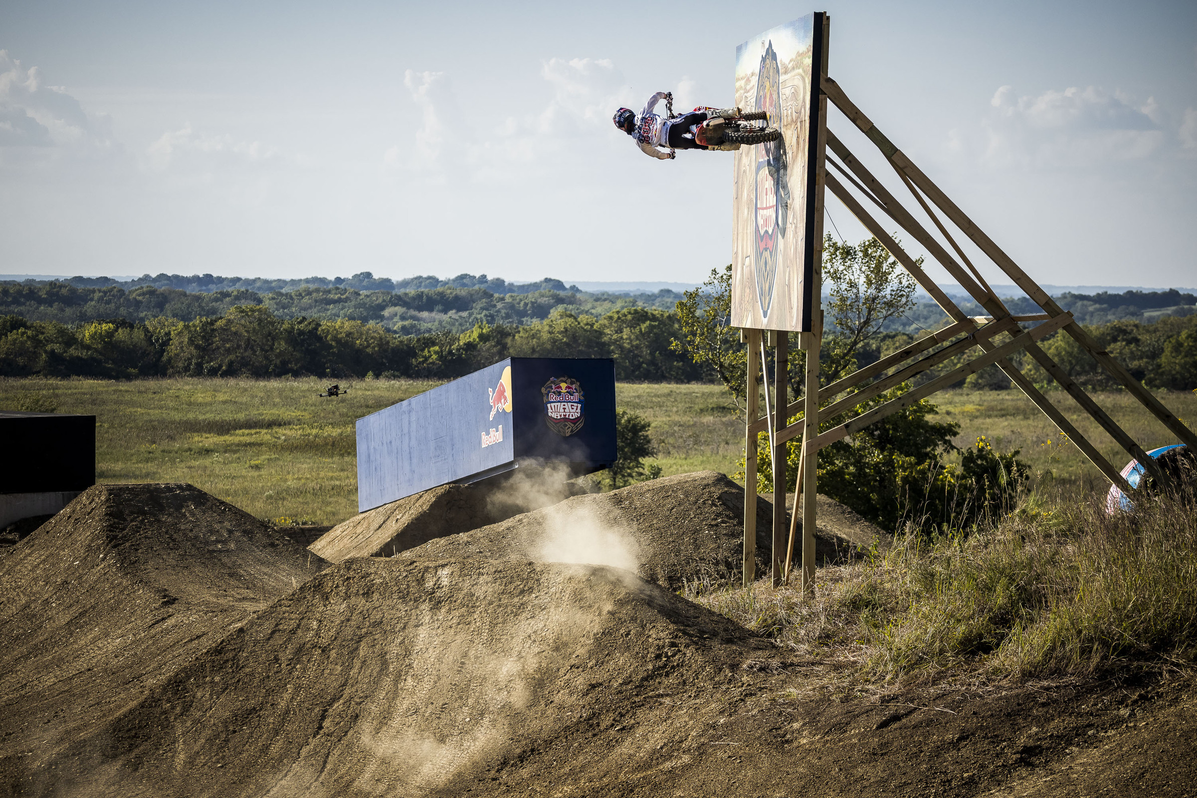 Open Mic: Ryan Sipes Does It All