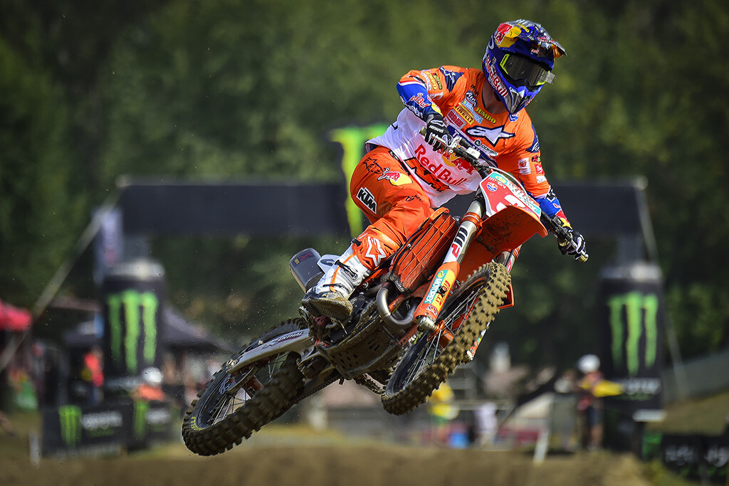 Herlings ate the field up to get the win and bump Team Netherlands into the top team spot for the day. Only two of the three scores today count. In tomorrow's races, teams will count five out of six scores.
