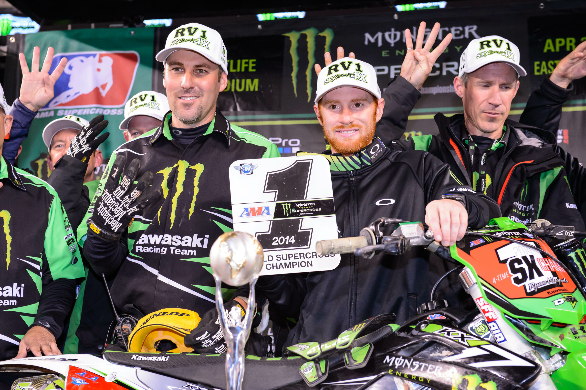 Ryan Villopoto with Mike Williamson after claiming the 2014 450SX title.