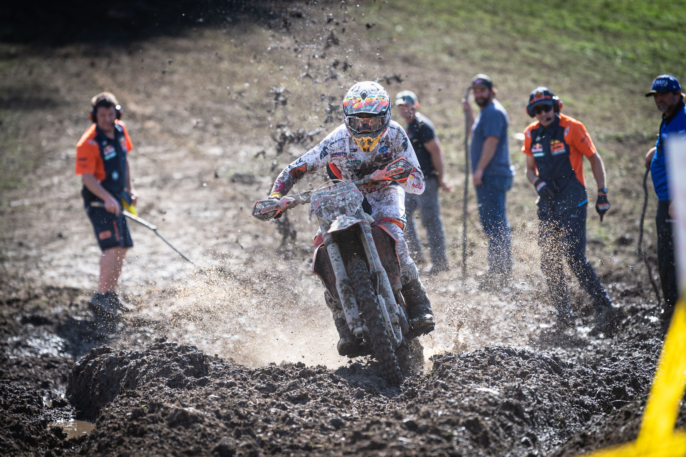 Ben Kelley reclaimed the points lead at the 12th round.