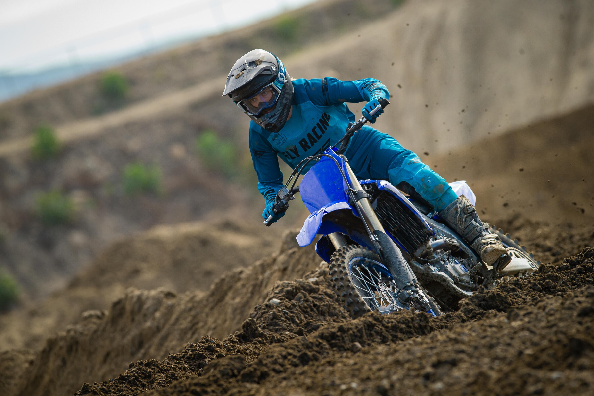 2022 Yamaha YZ250F Compared to a Honda CRF250R - Racer X