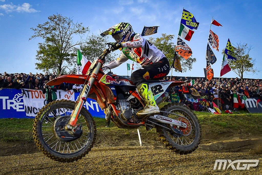 The event also marked Antonio Cairoli's last as a full-time racer. Unfortunately a collision in race 1 left him with a broken shifter and a DNF, spoiling any chance for a final podium.