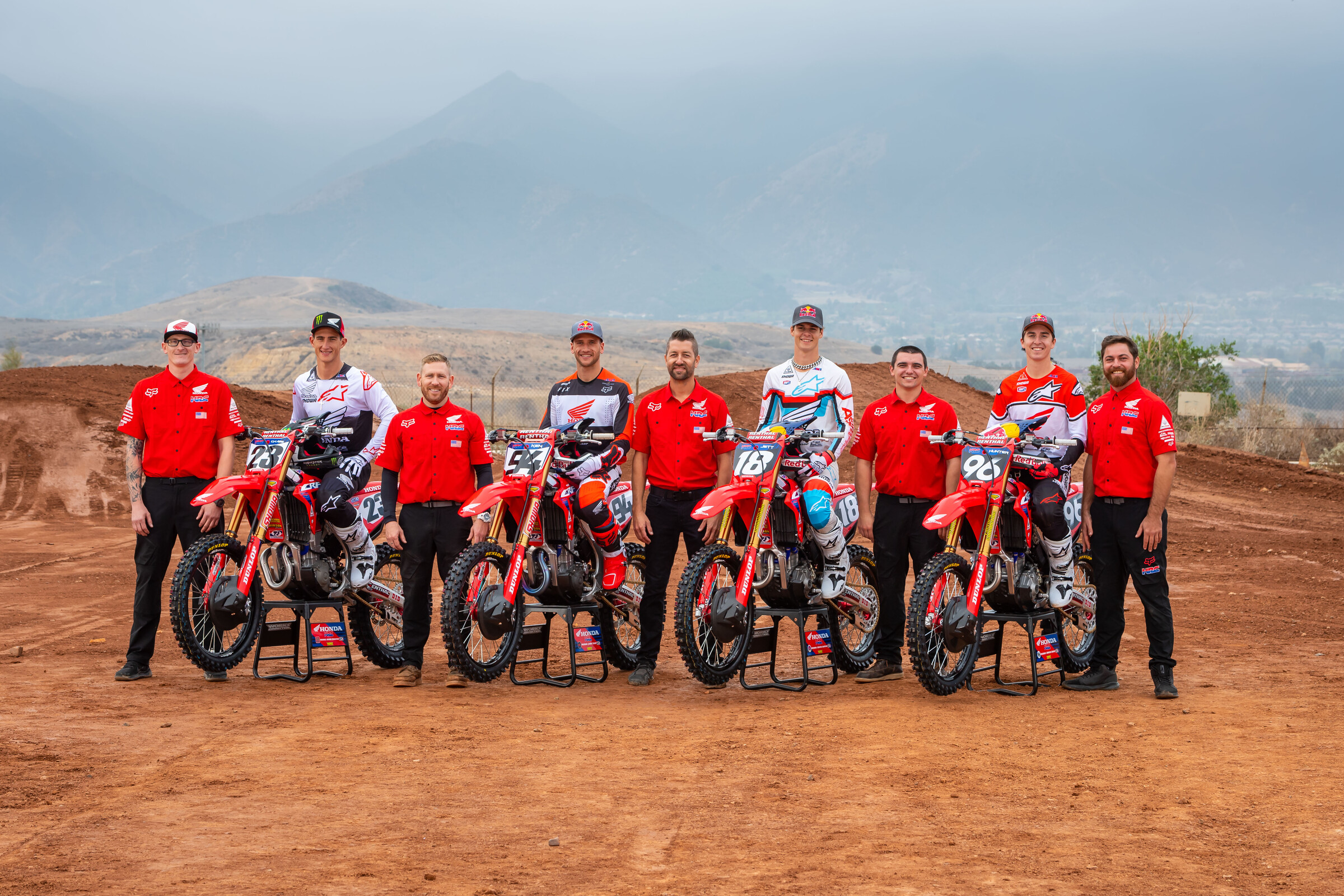 Lars Lindstrom (center) and the Honda HRC squad for 2022.