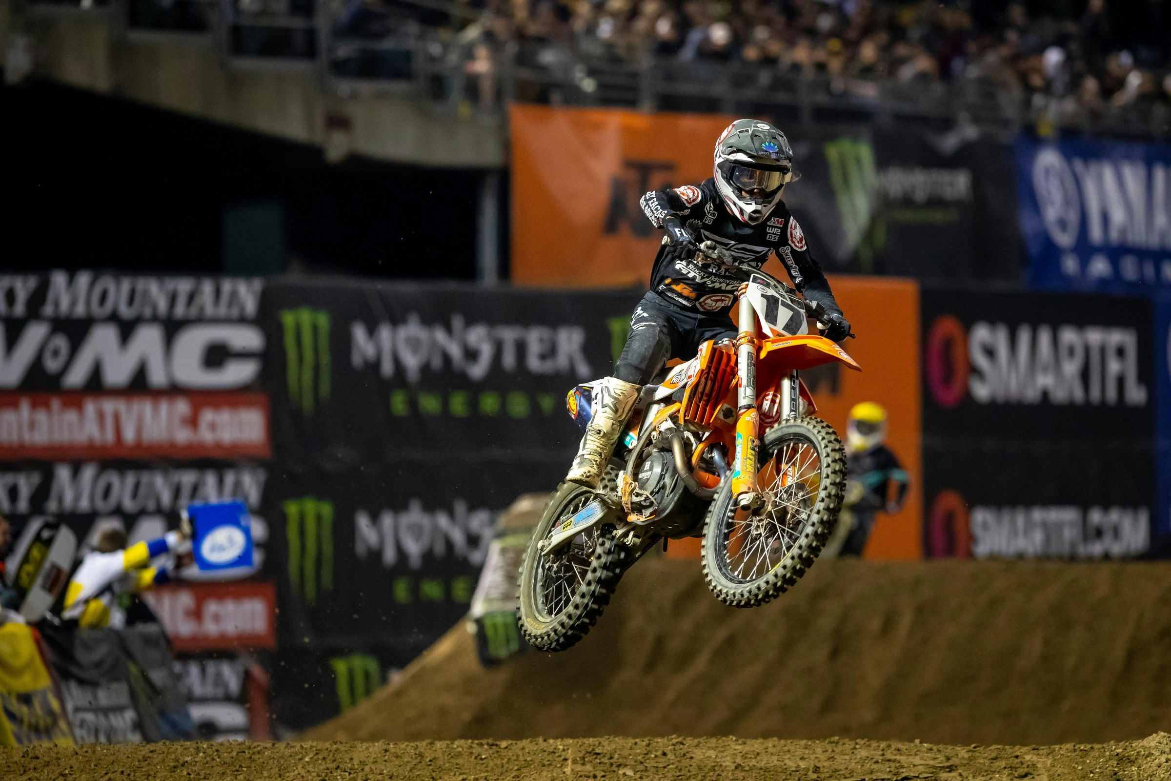 Joey Savatgy Raced Oakland SX with Torn ACL