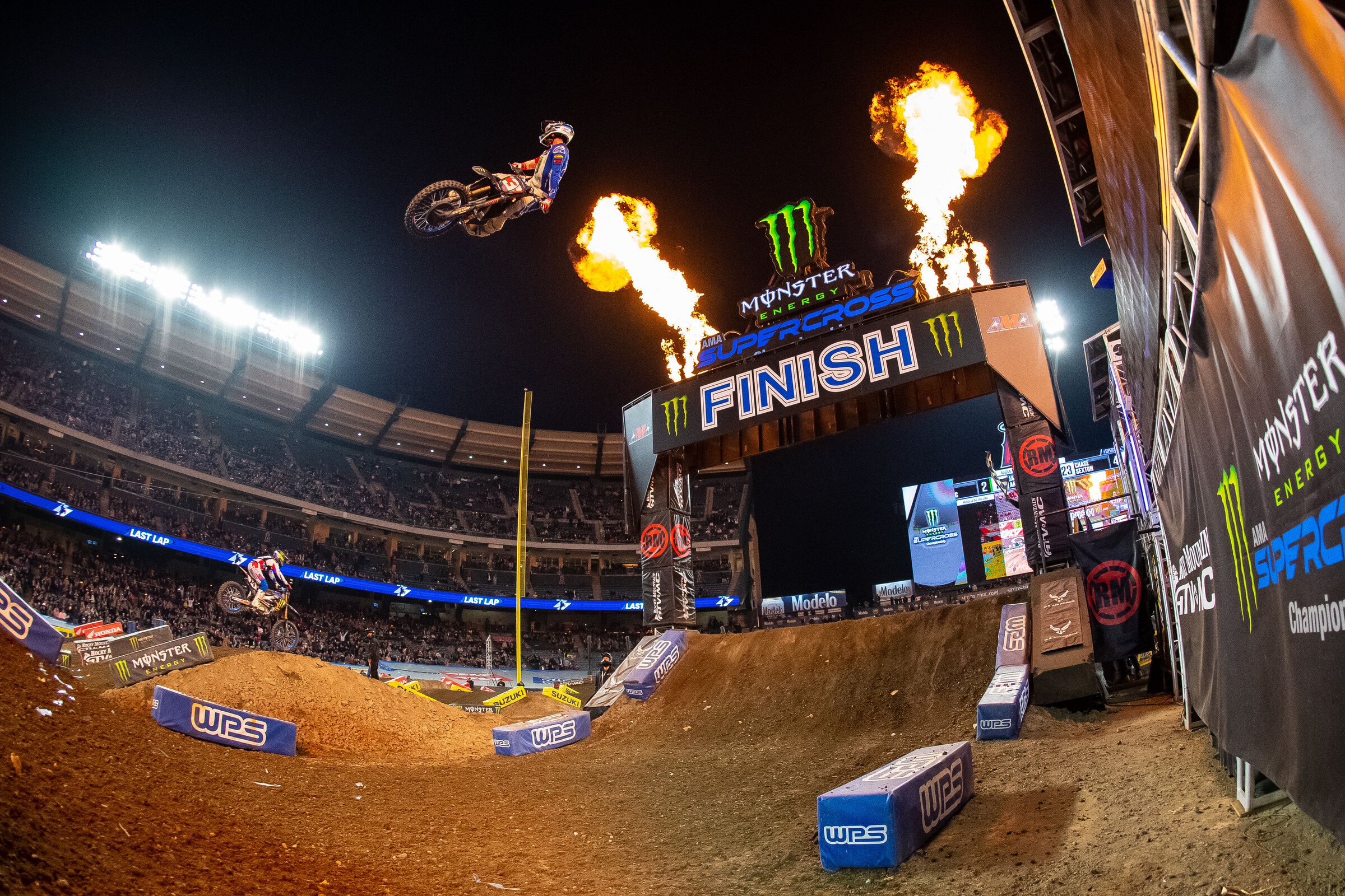 Eli Tomac took his first win of 2022 at Anaheim 2.