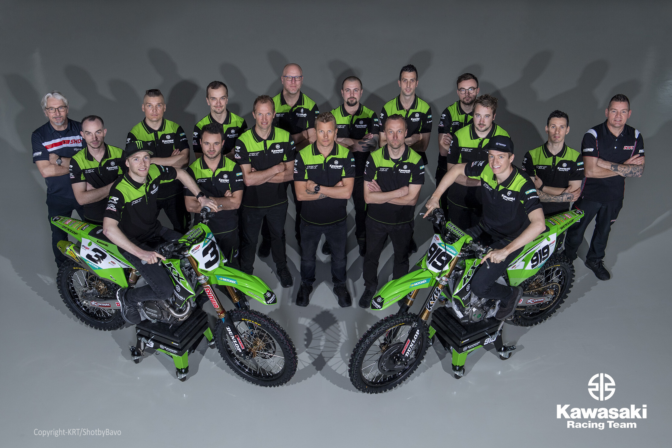 Romain Febvre (#3), Ben Watson (#919), and the 2022 Kawasaki Racing Team.