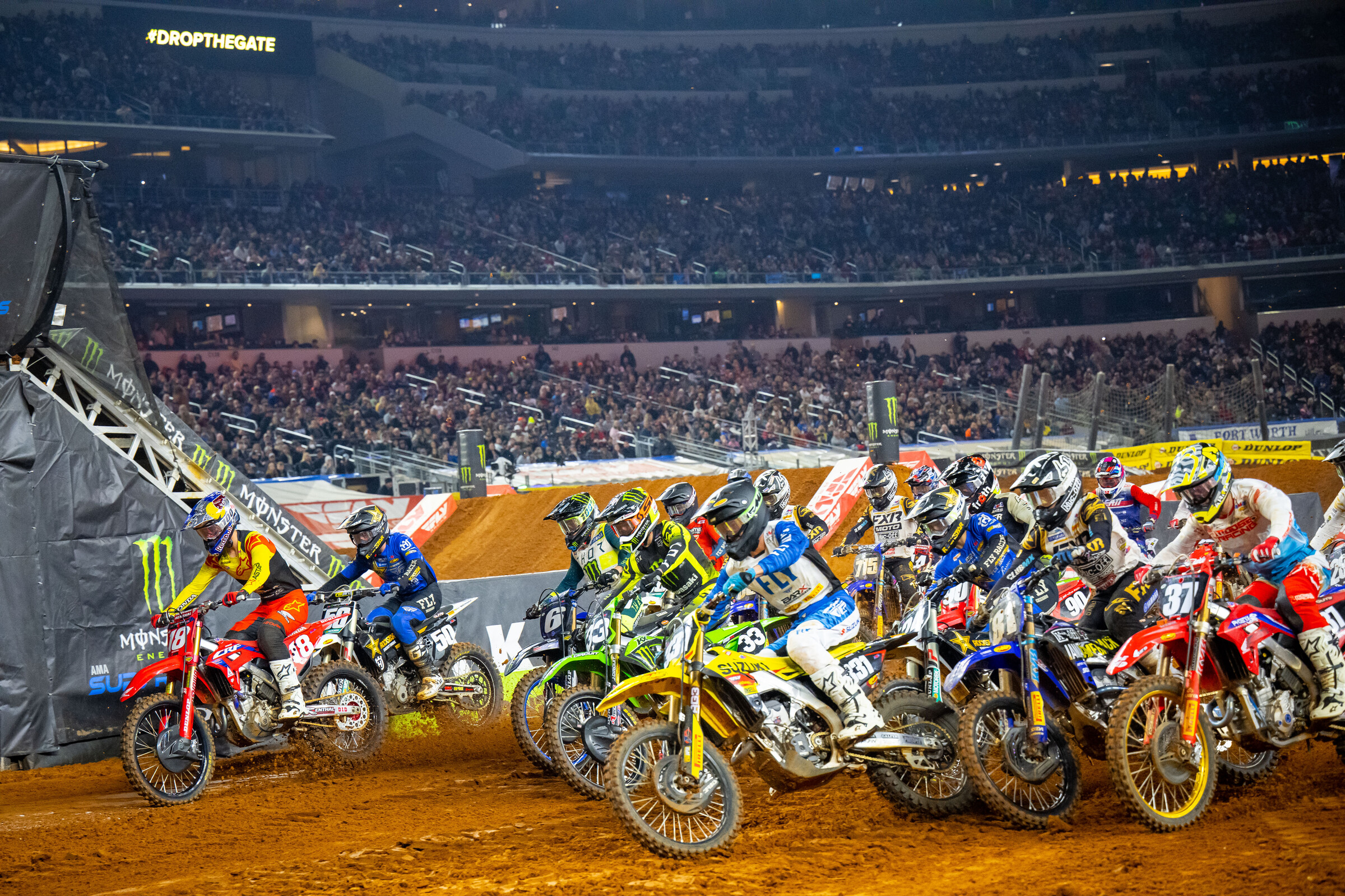 Every 250 start looked like this, with Lawrence leading the field to turn one and Robertson (50) sneaking inside. Unfortunately Lawrence crashed twice and that led to chaos.