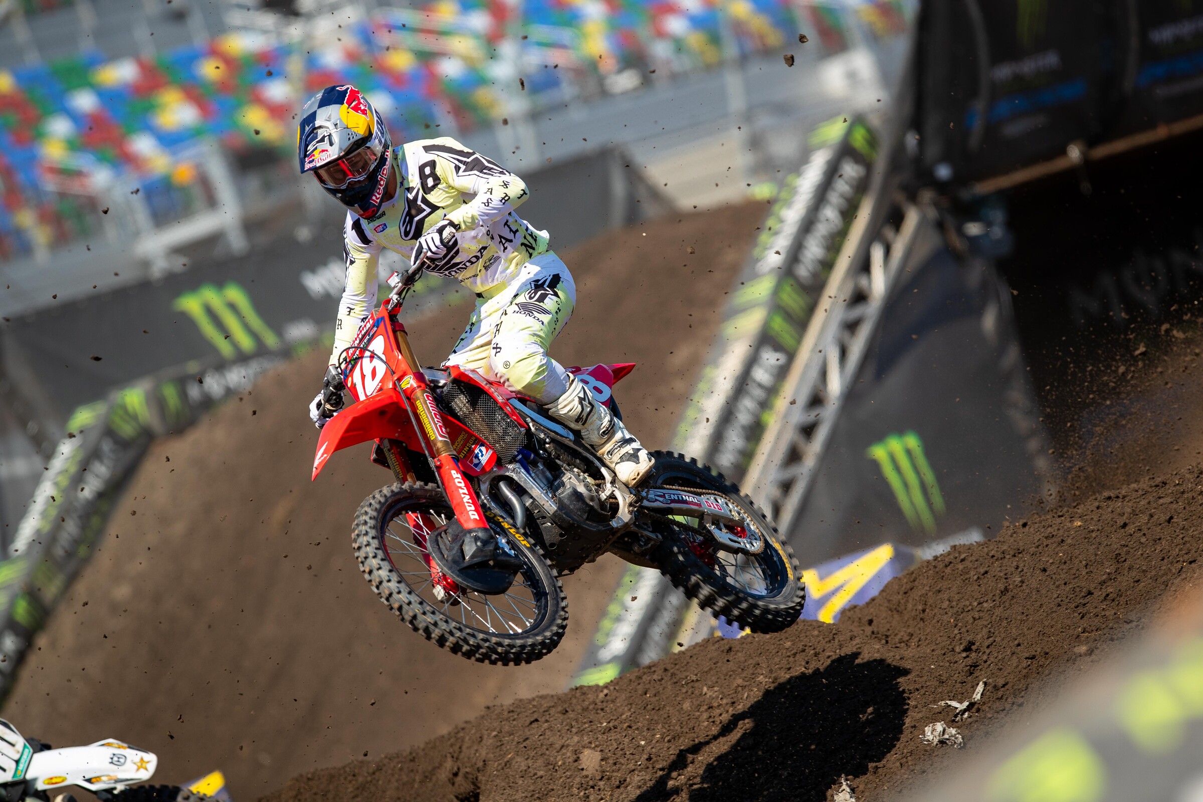 Jett Lawrence earns P1 overall in 250SX qualifying.