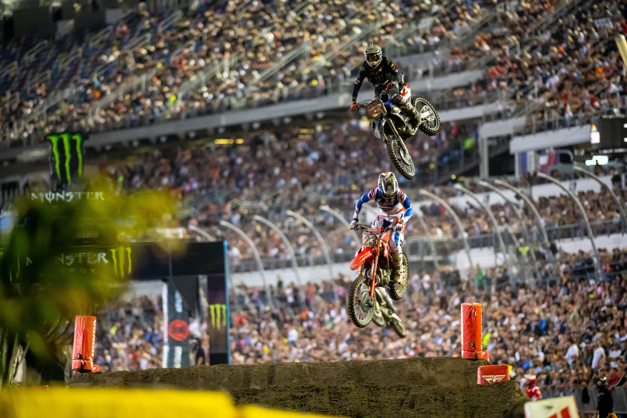 Eli Tomac stalking Chase Sexton at the 2022 Daytona Supercross.