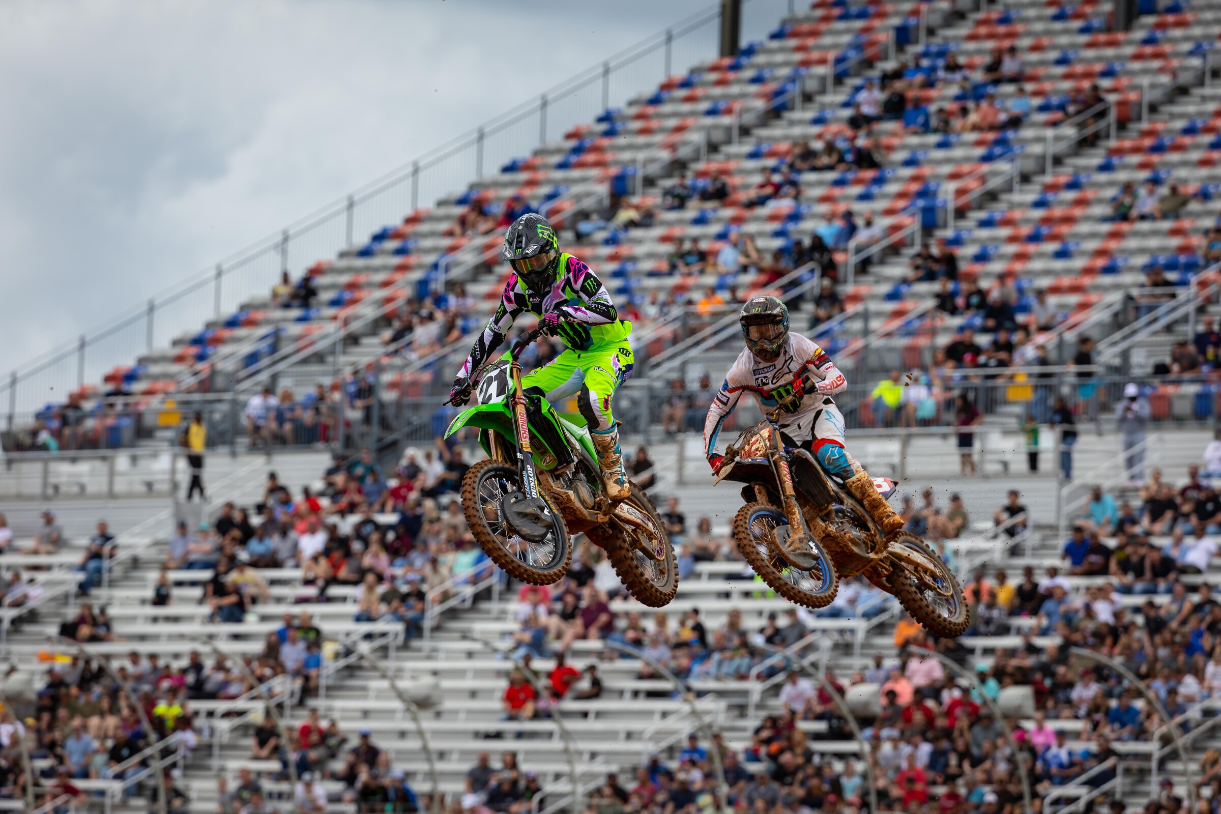 Anderson and Tomac battling for the heat race win.