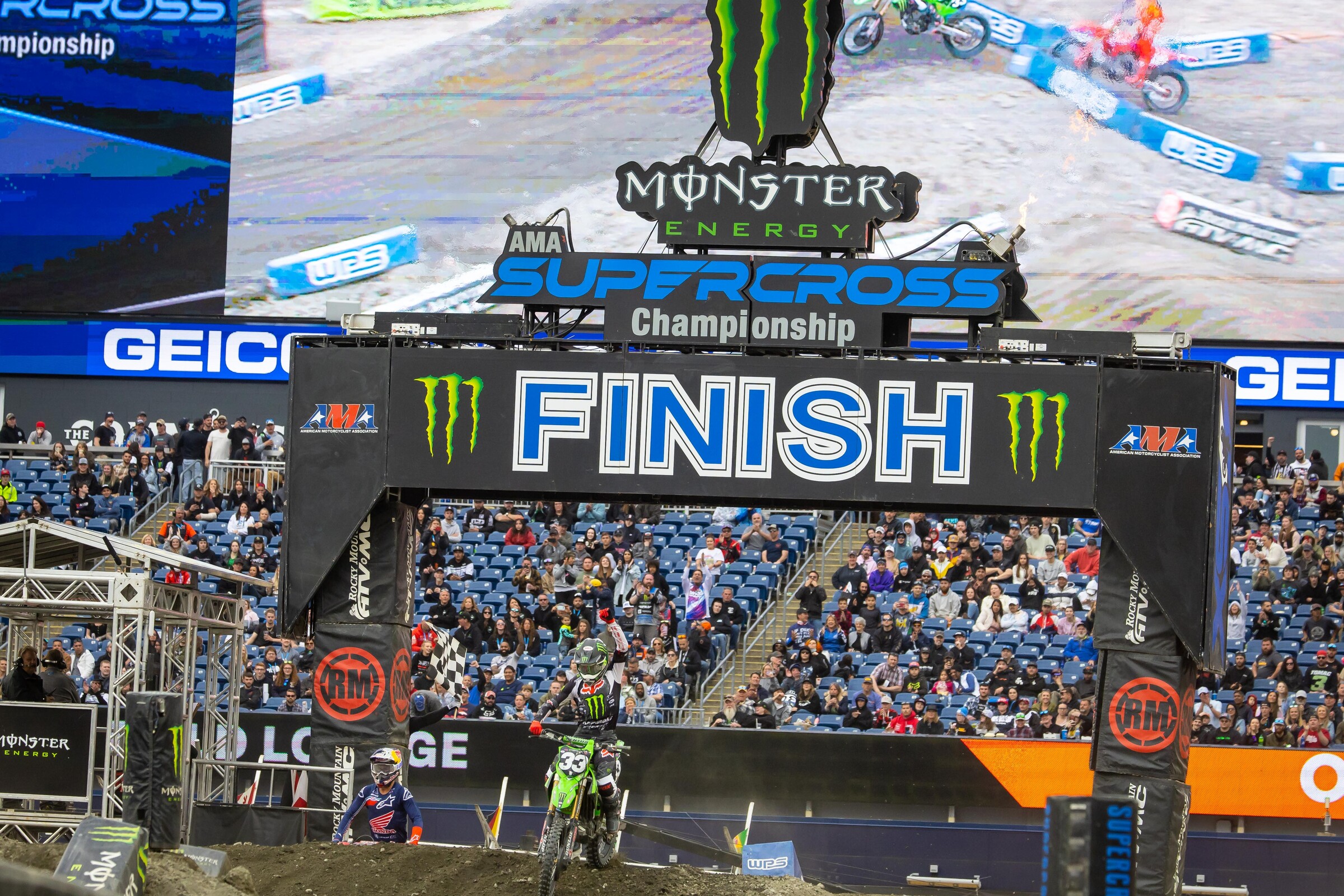 Forkner winning the 2022 Foxborough SX as #33. 