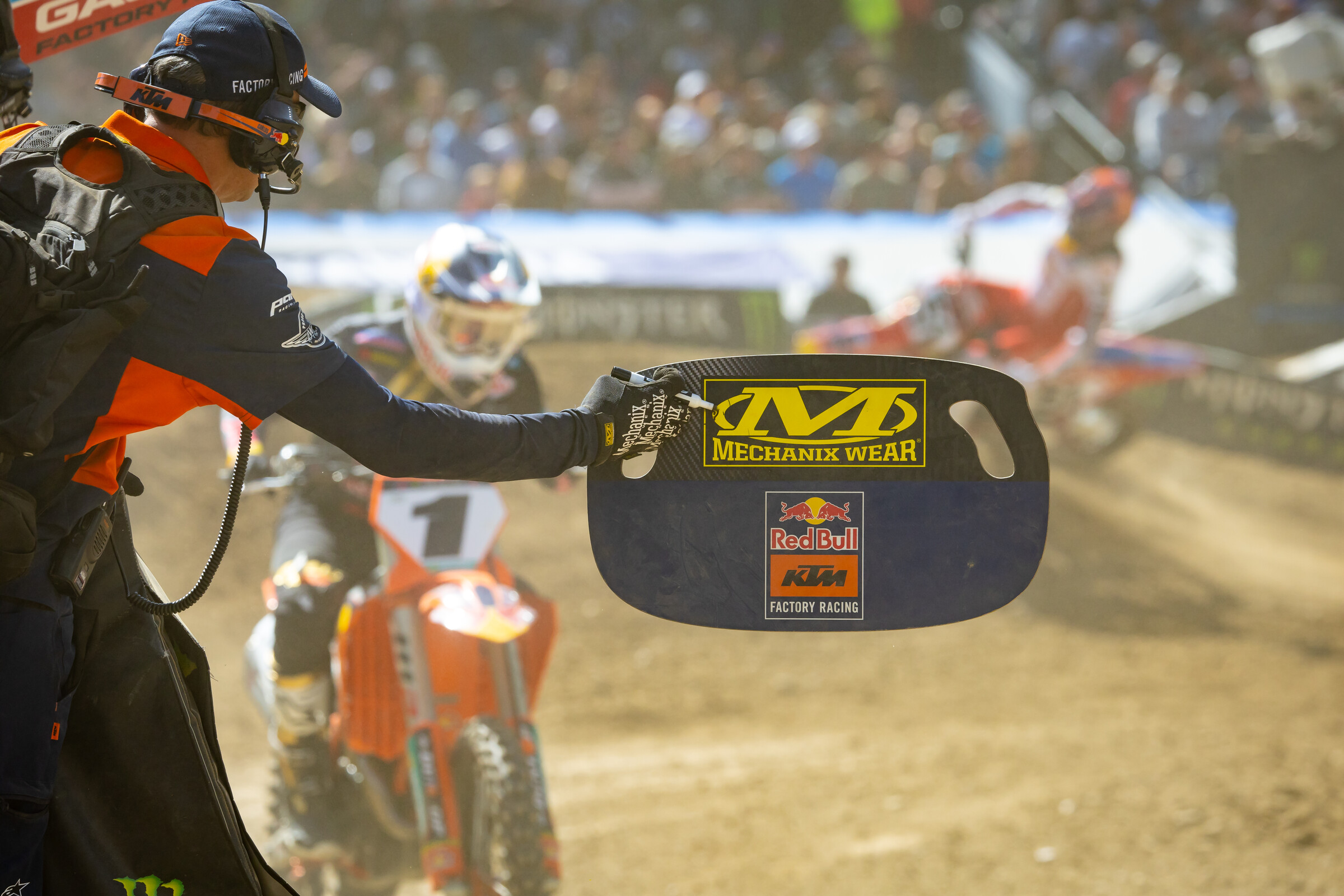 What does this pit board say?