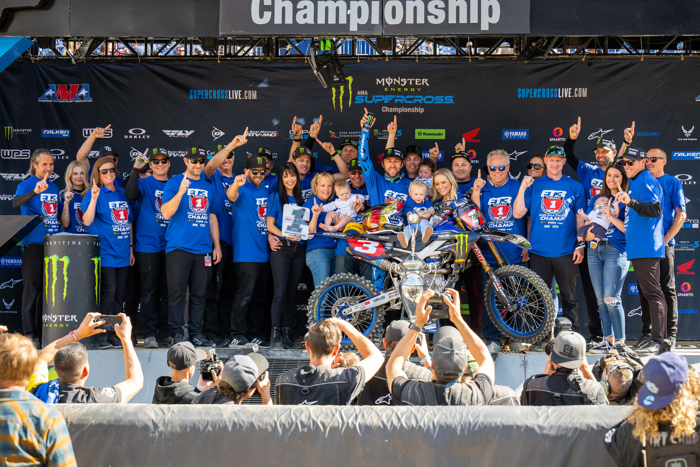 Tomac and the Monster Energy Yamaha Star Racing crew.