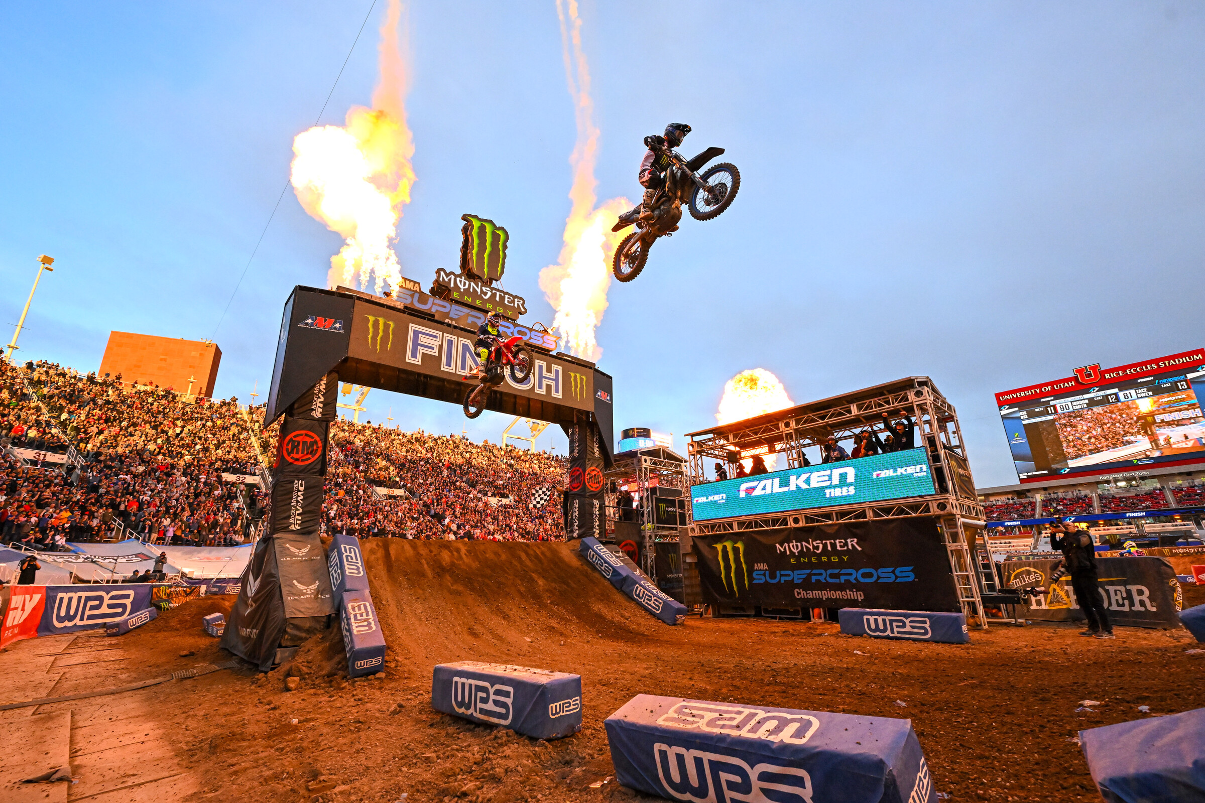 Thrasher held off Hunter Lawrence at the checkered flag by only 0.432 seconds to score his third career 250SX main event win.