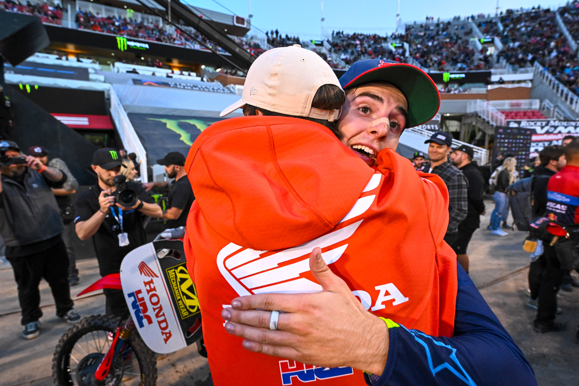 Hunter Lawrence finished second in the main event and second in the 250SX West Region points.