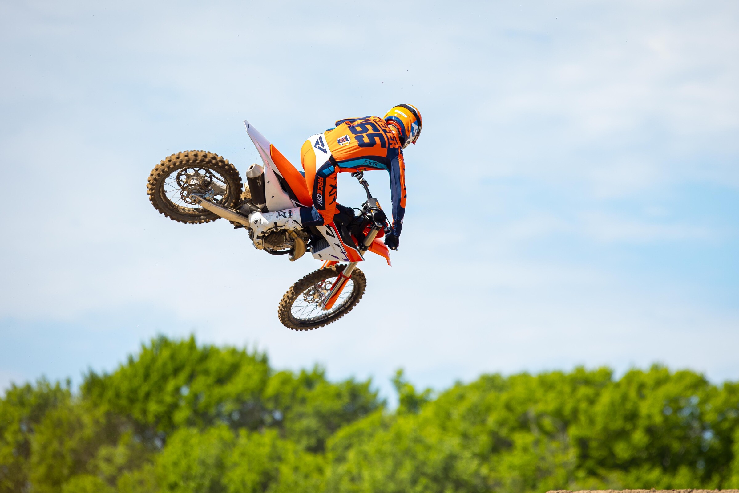 Kris Keefer in action on the 2023 KTM 450 SX-F.