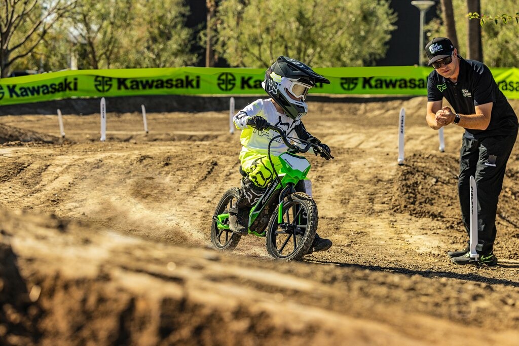 23_KSK030APFNN_0014_1_med