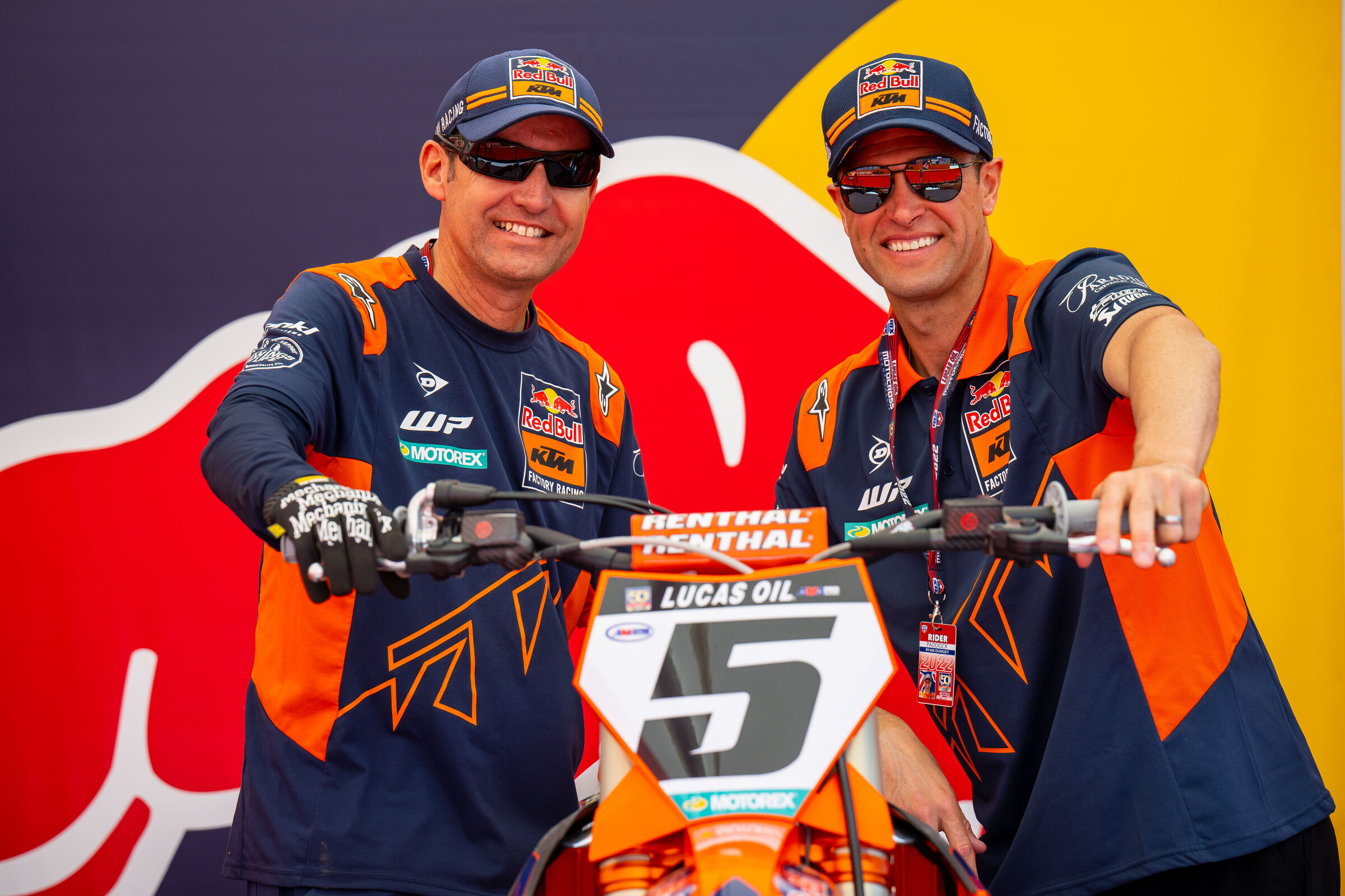 Reunited! Carlos and the Dunge and the #5.