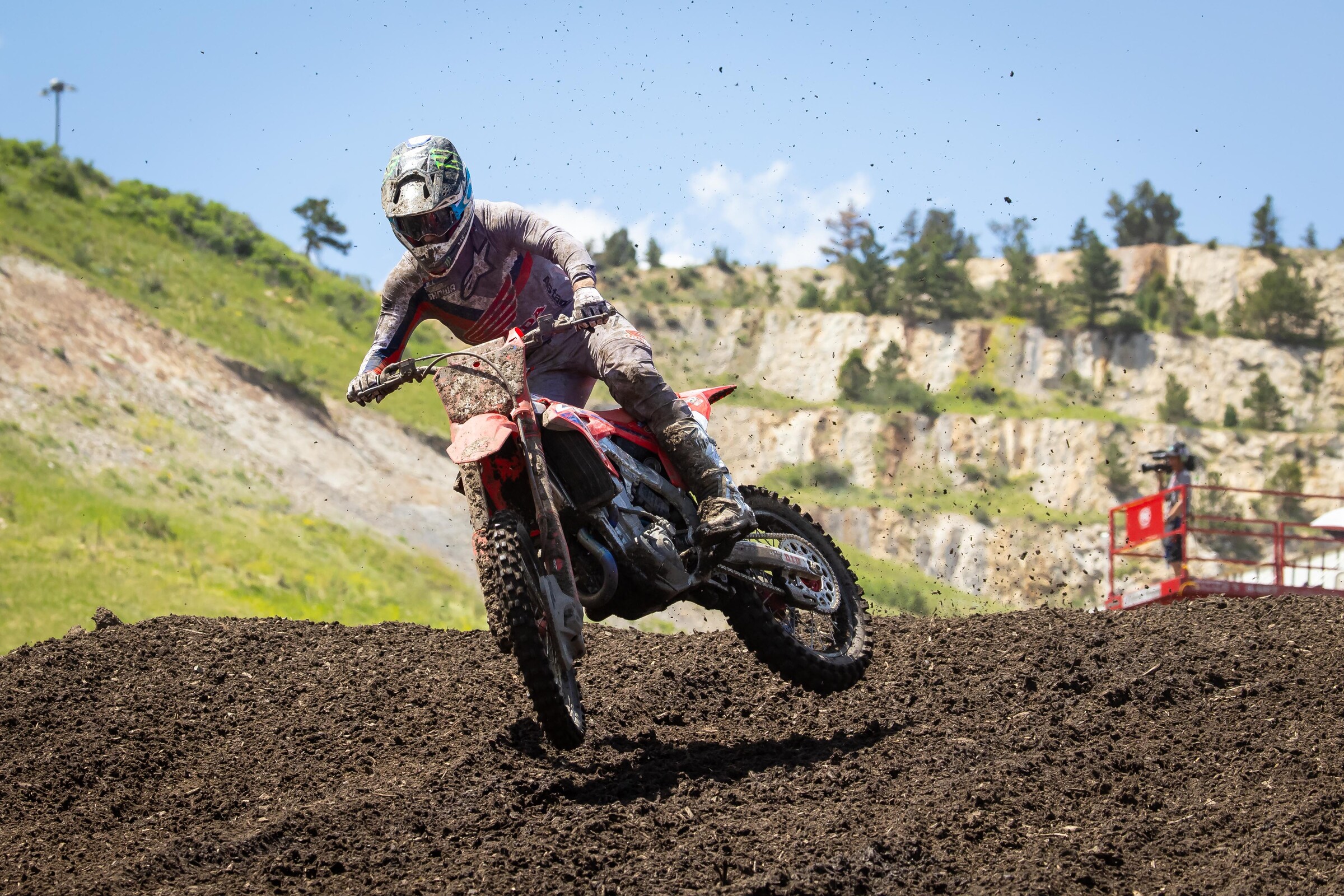 Chase Sexton tossed away the second moto win on the final lap.