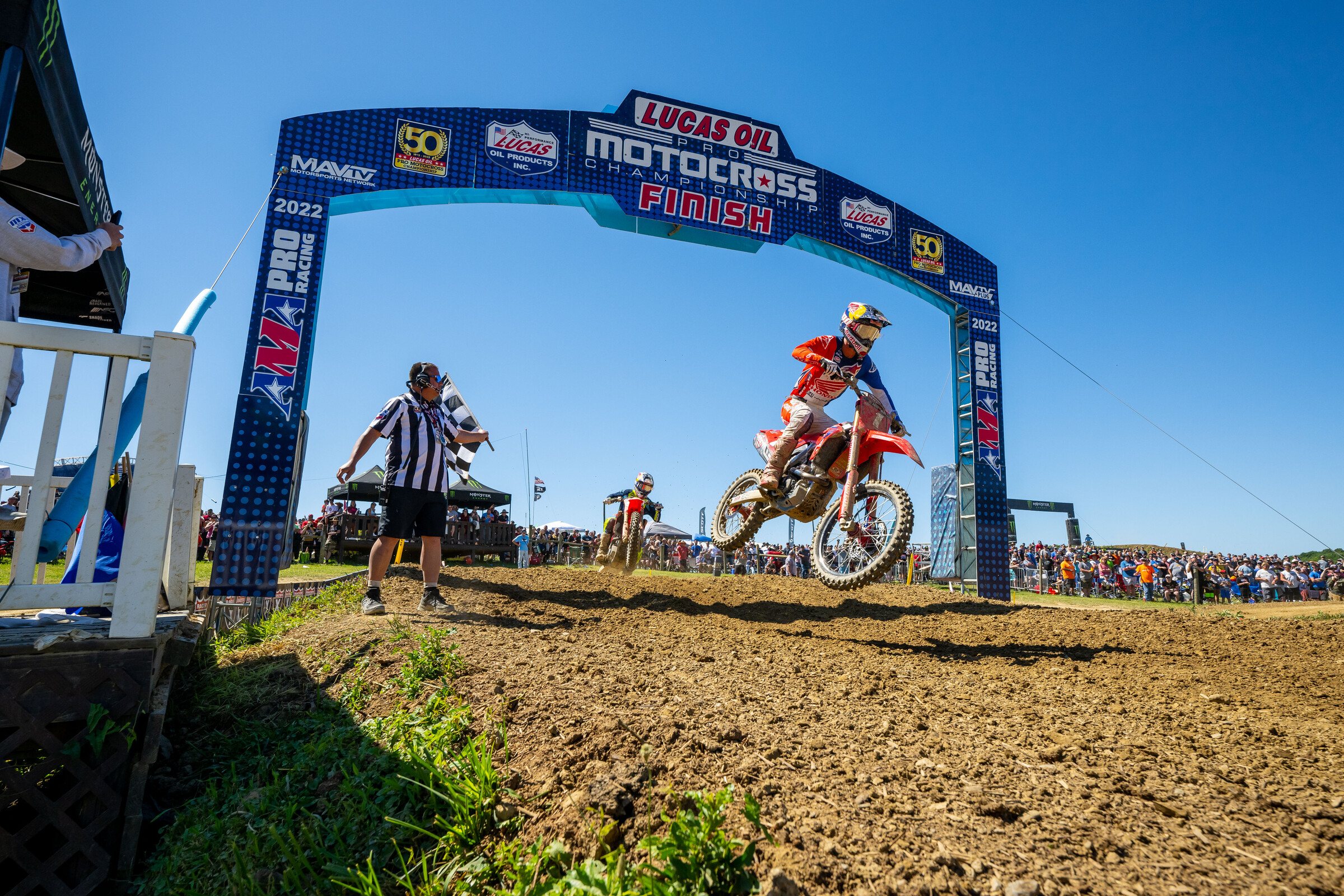 Jett Lawrence taking the moto win barely ahead of Hunter.