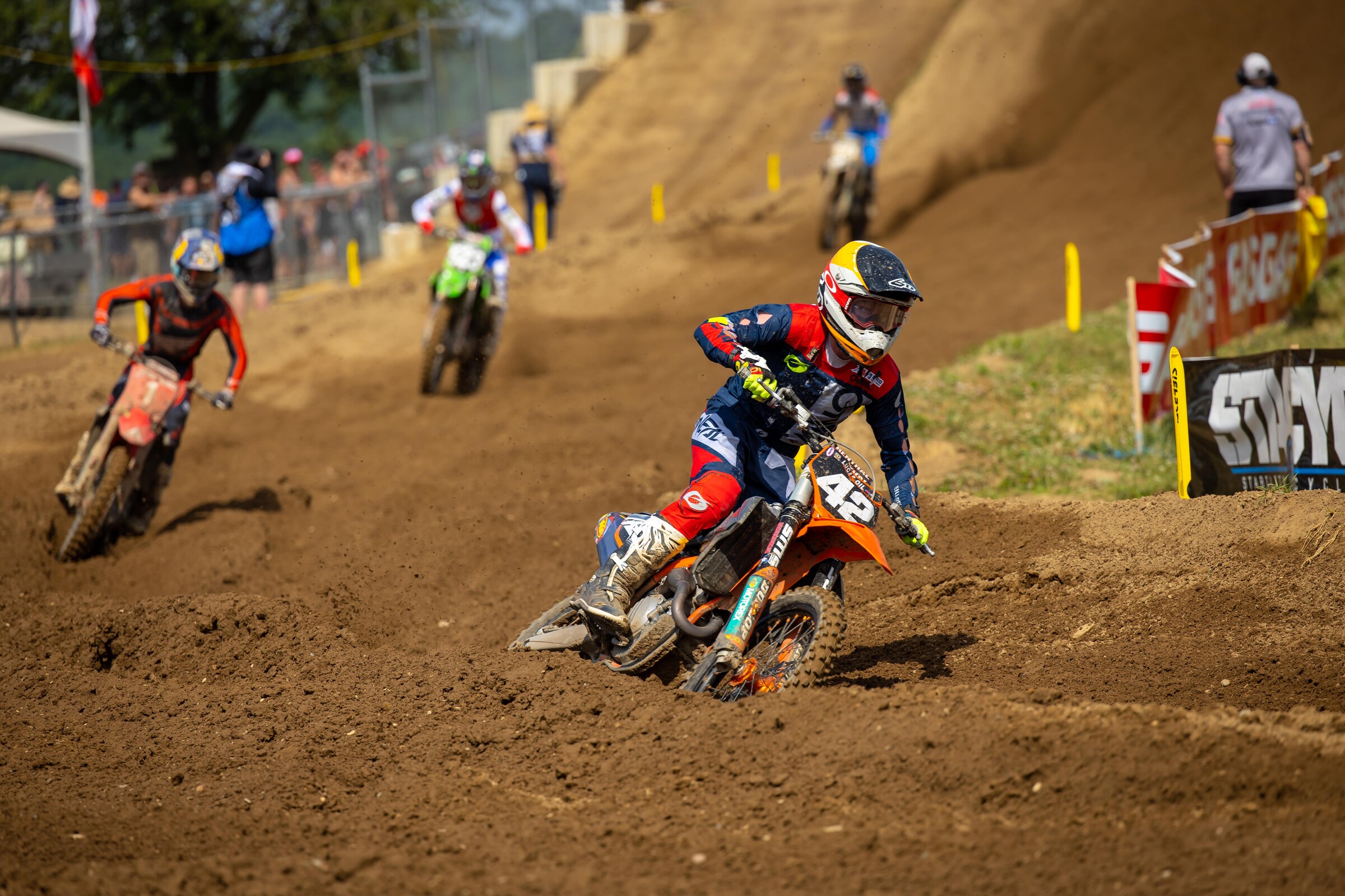 Ty Masterpool leading Jett Lawrence.